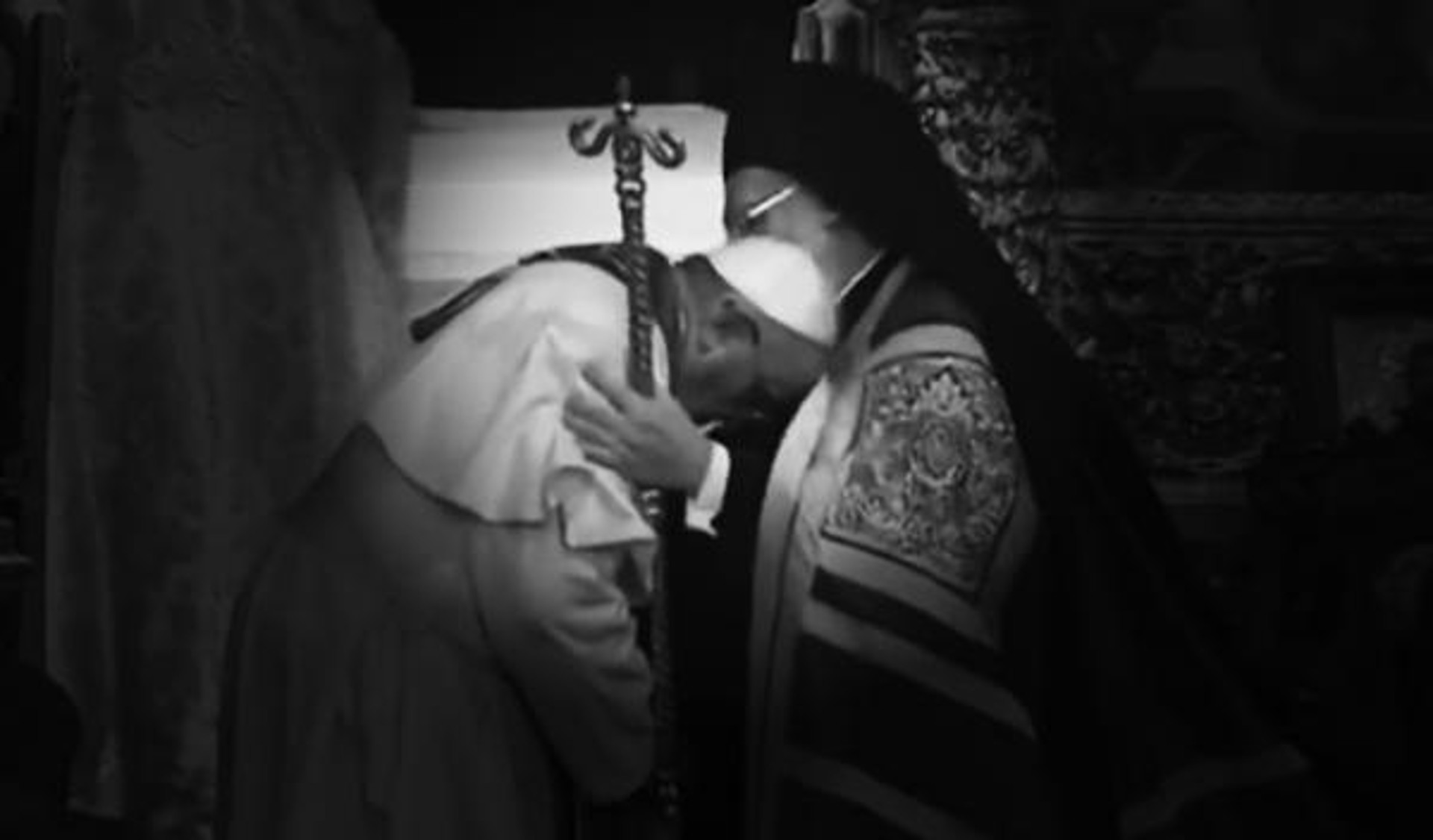 Le pape François reçoit la bénédiction du patriarche orthodoxe Bartholomée (Photo: CTV)
