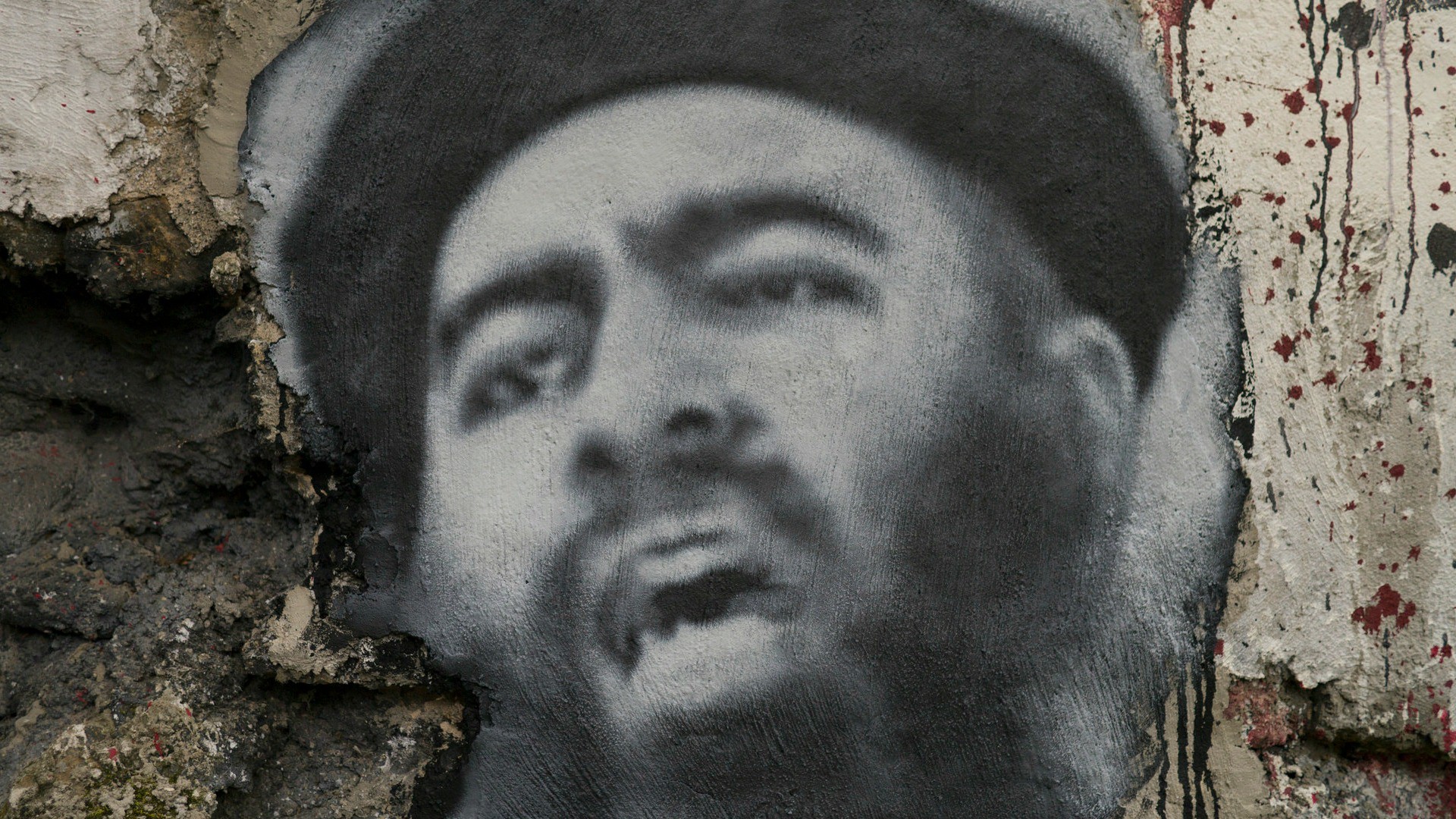 Abou Bakr al Bagdadi, le chef de l'Etat islamique, ici représenté sur un mur (Photo:Thierry Ehrmann/Flickr/CC BY 2.0)