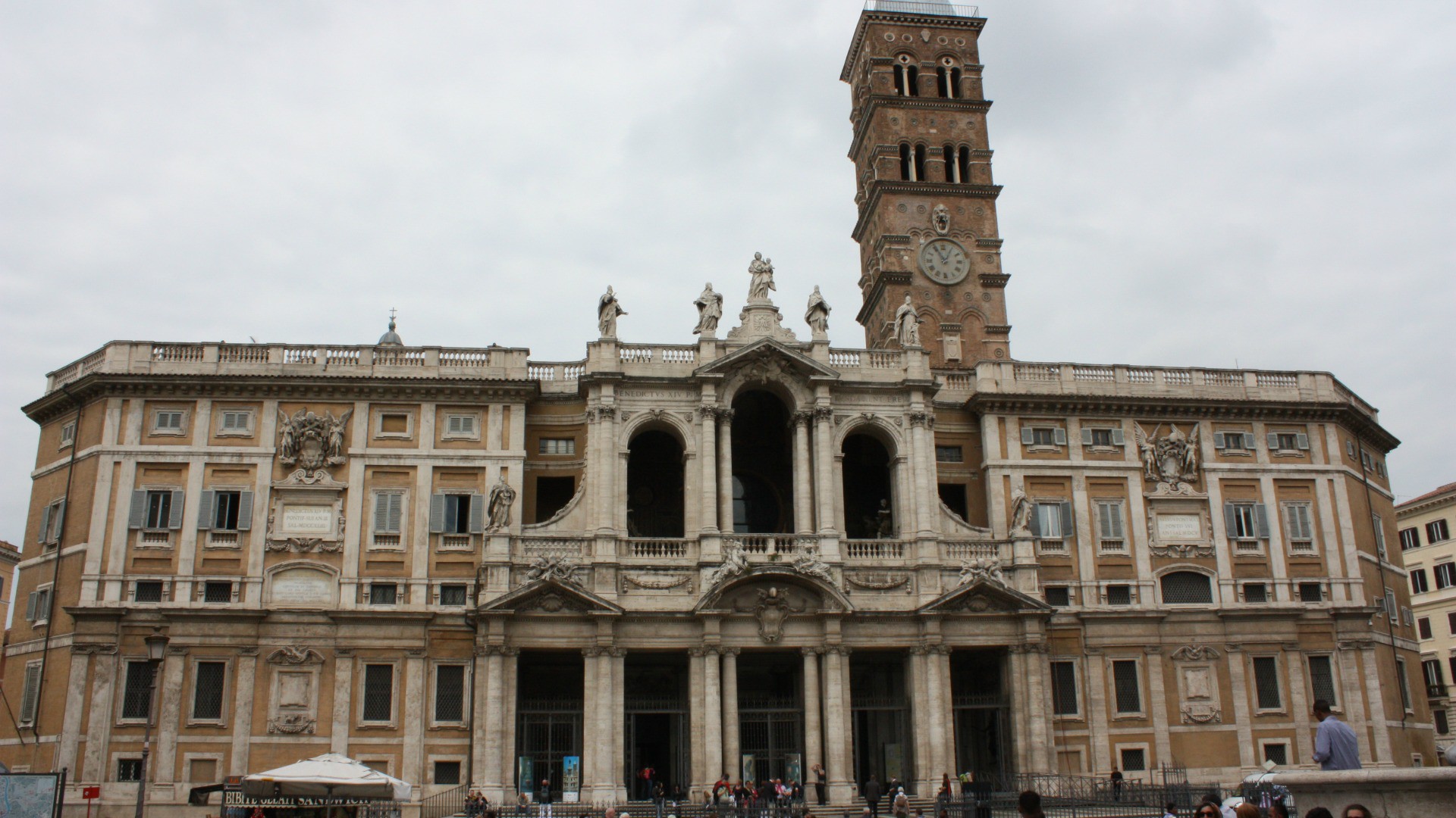 Place de l'Esquilin à Rome avec la Basilique Sainte-Marie-Majeure (Photo: Bernard Bovigny)