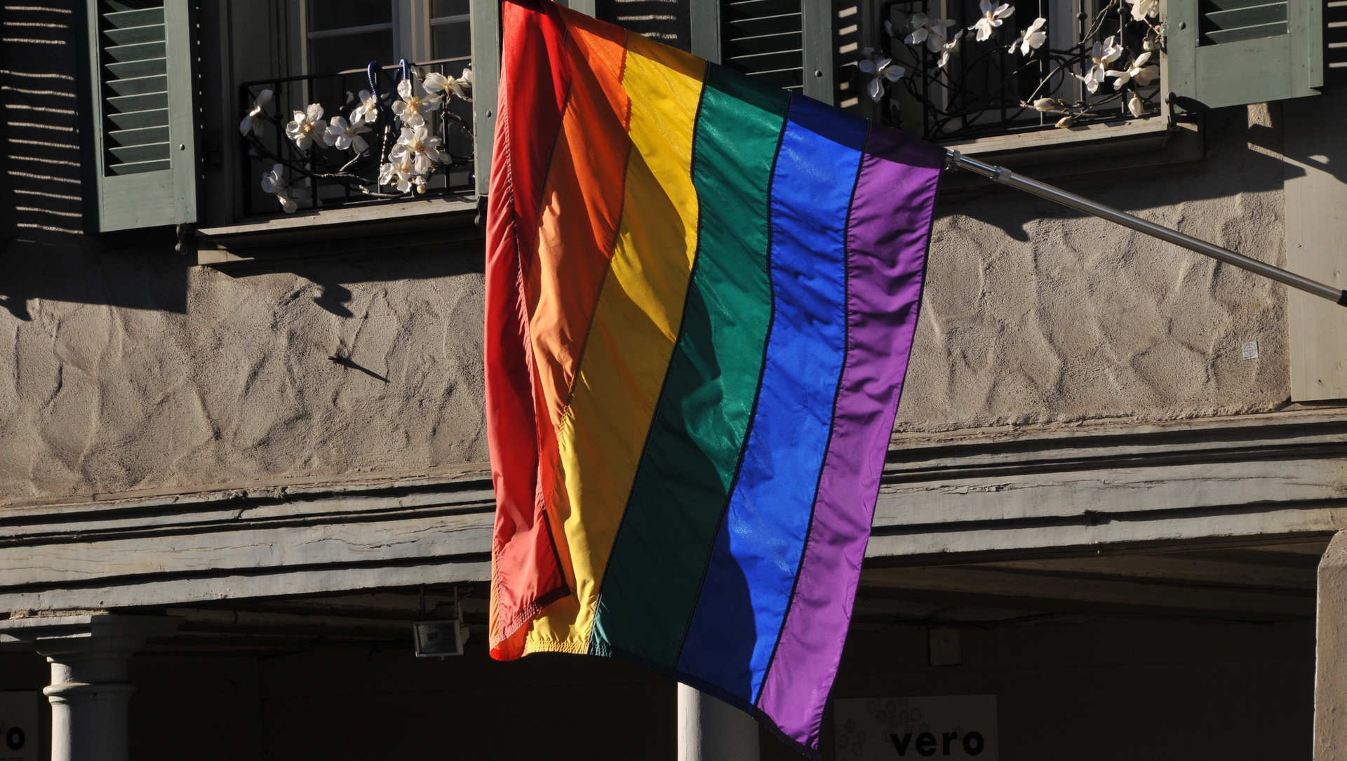 Le drapeau arc-en-ciel est devenu l'emblème de la communauté homosexuelle (Photo: Maurice Page) 