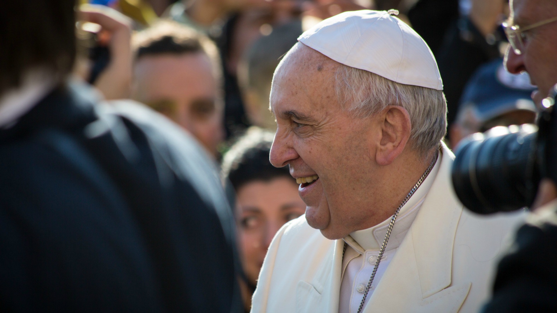 Le pape François lors d'une audience en février 2015 Place Saint-Pierre (Photo: Andrea Krogmann)