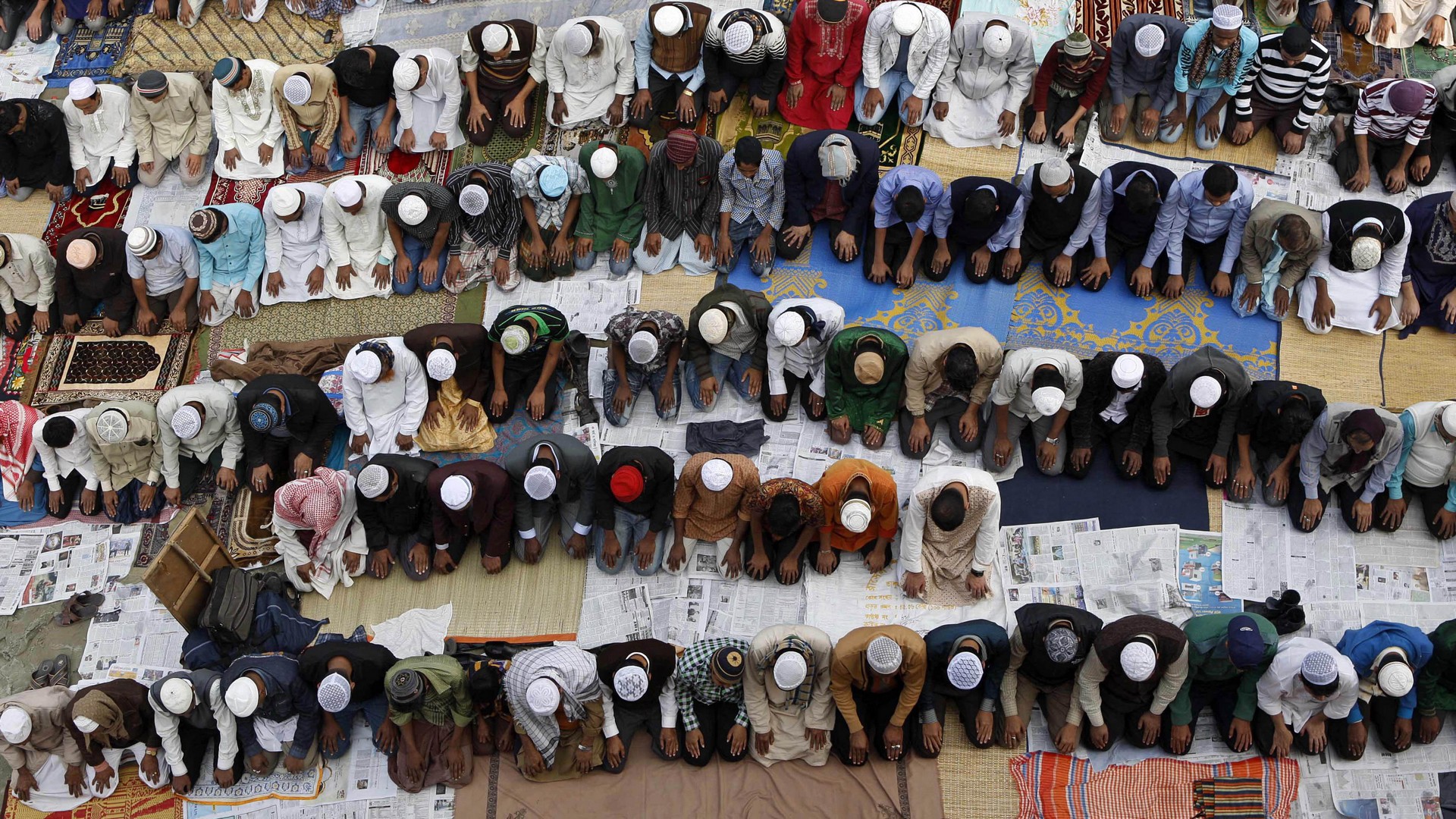 Bangladesh, musulmans en prière (photo PAVEL RAHMAN  Keystone) 