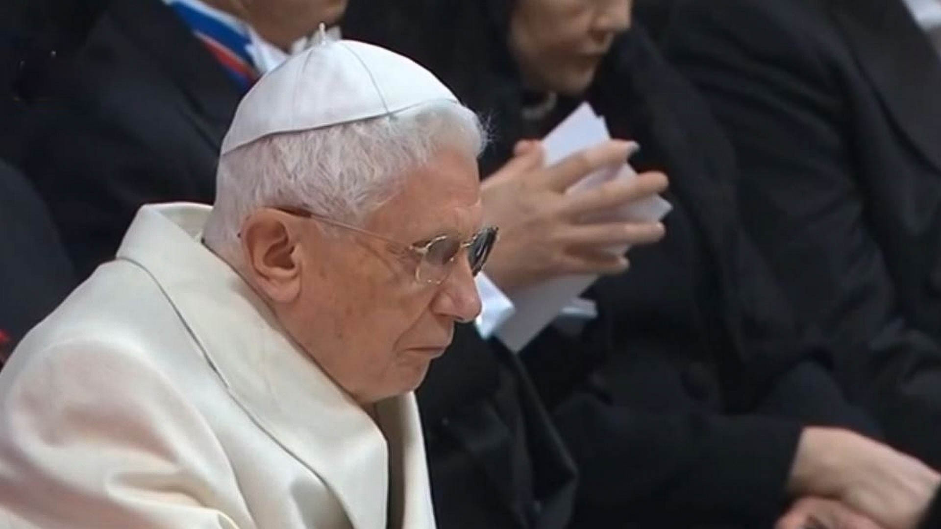Le pape émérite BenoÎt XVI lors du consistoire des cardinaux le 14 février 2015 | © CTV