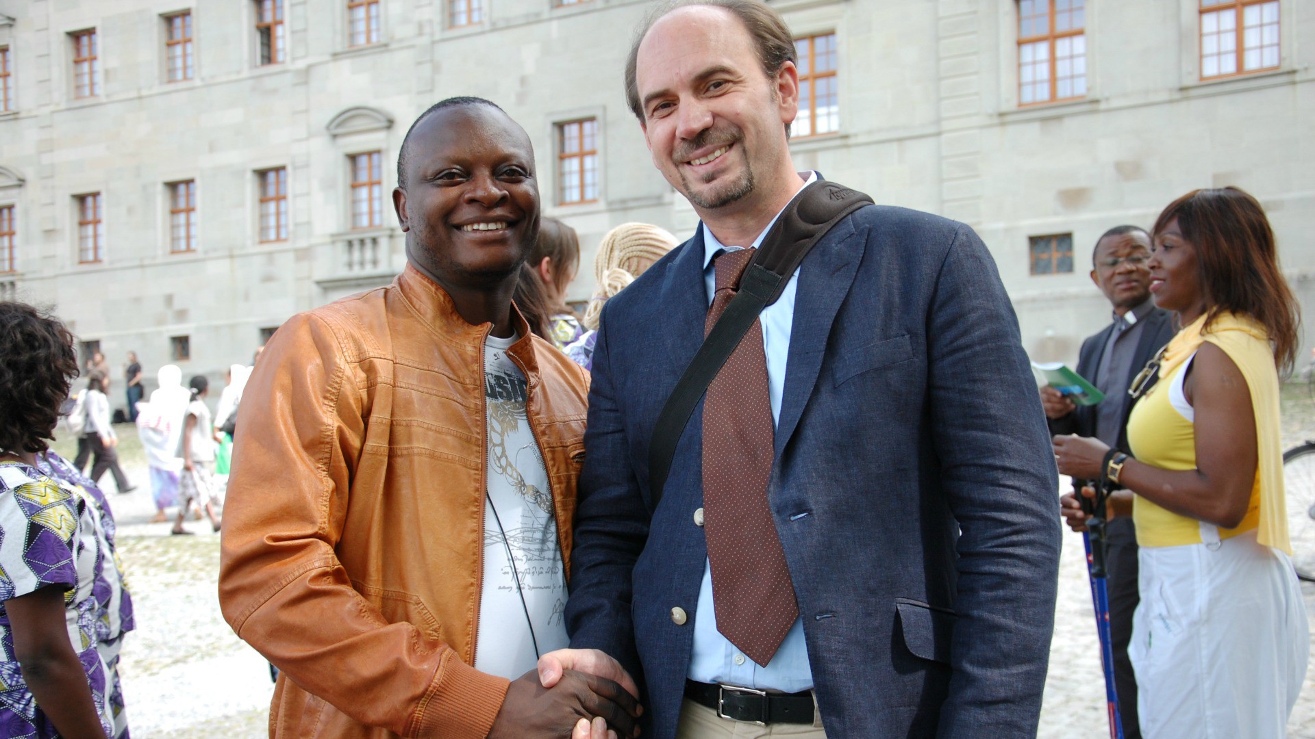 Samuel Behloul (à droite), directeur de Migratio, lors du Pèlerinage national des Africains 2013 à Einsiedeln (Photo: Jacques Berset)