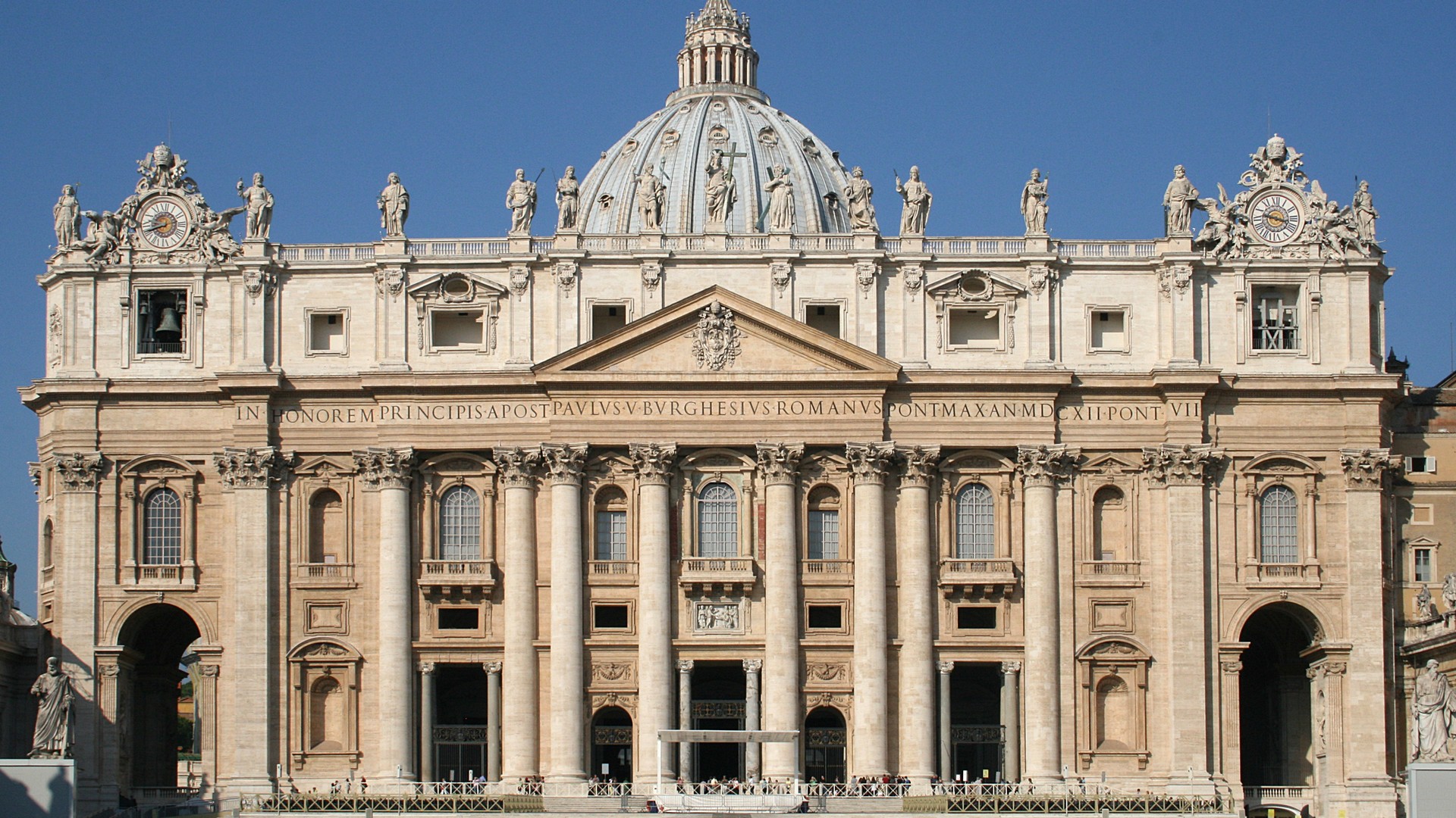 La basilique Saint-Pierre de Rome (photo wikimedia commons Jean-Pol Grandmont CC BY-SA 3.0)