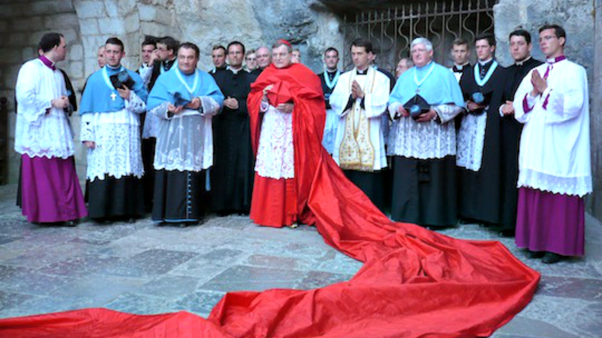 Le cardinal Burke à Rocamadour (Photo: www.riposte-catholique.fr)