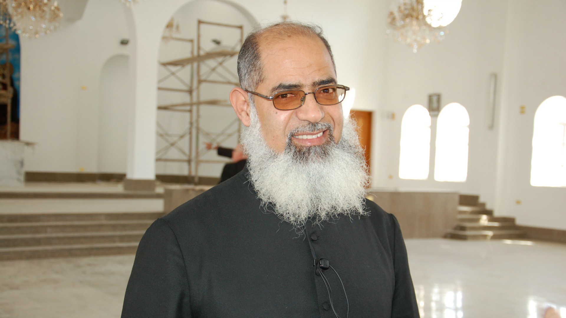 Mgr Botros Fahim Awad Hanna, évêque de l'éparchie copte catholique de Minya, rend grâce pour la visite du pape François  (Photo: Jacques Berset) 