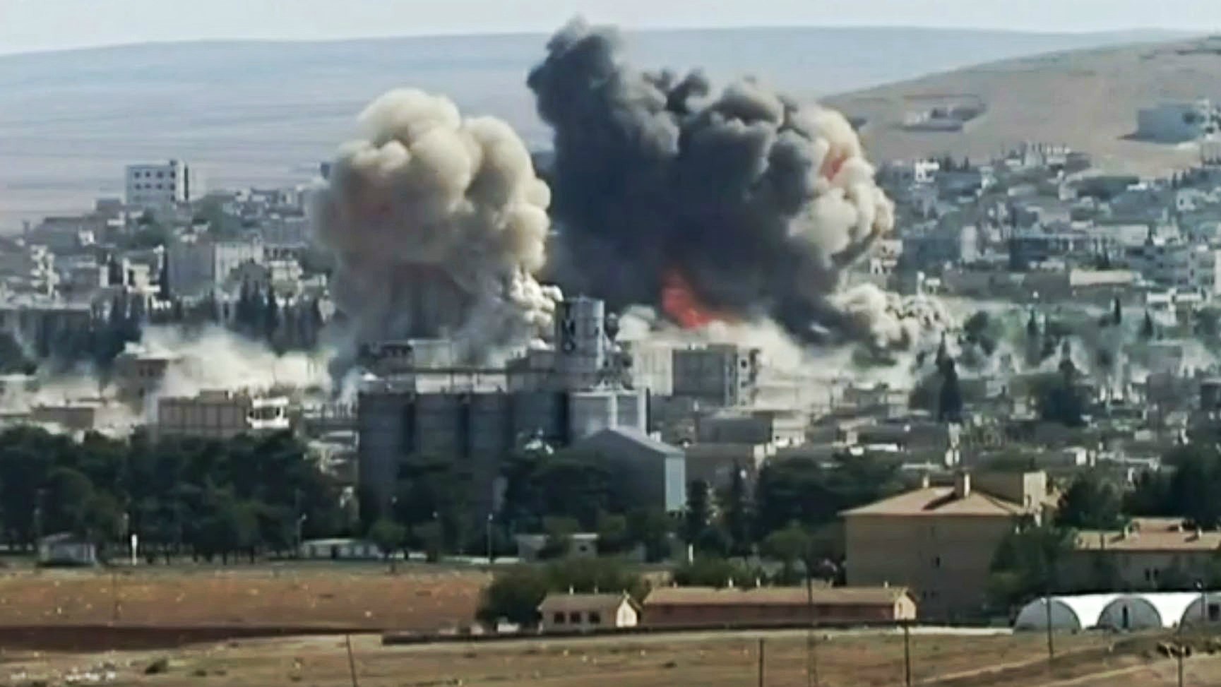 Les destructions se poursuivent en Syrie (Ici, frappes contre l'EI, à Kobane. Photo: Karl Ludwig Poggemann/Flickr/CC BY 2.0)