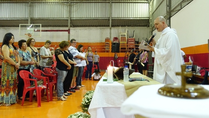 Messe 'alternative' du 'Père Beto', prêtre brésilien excommunié  (photo jean-Claude Gerez) 