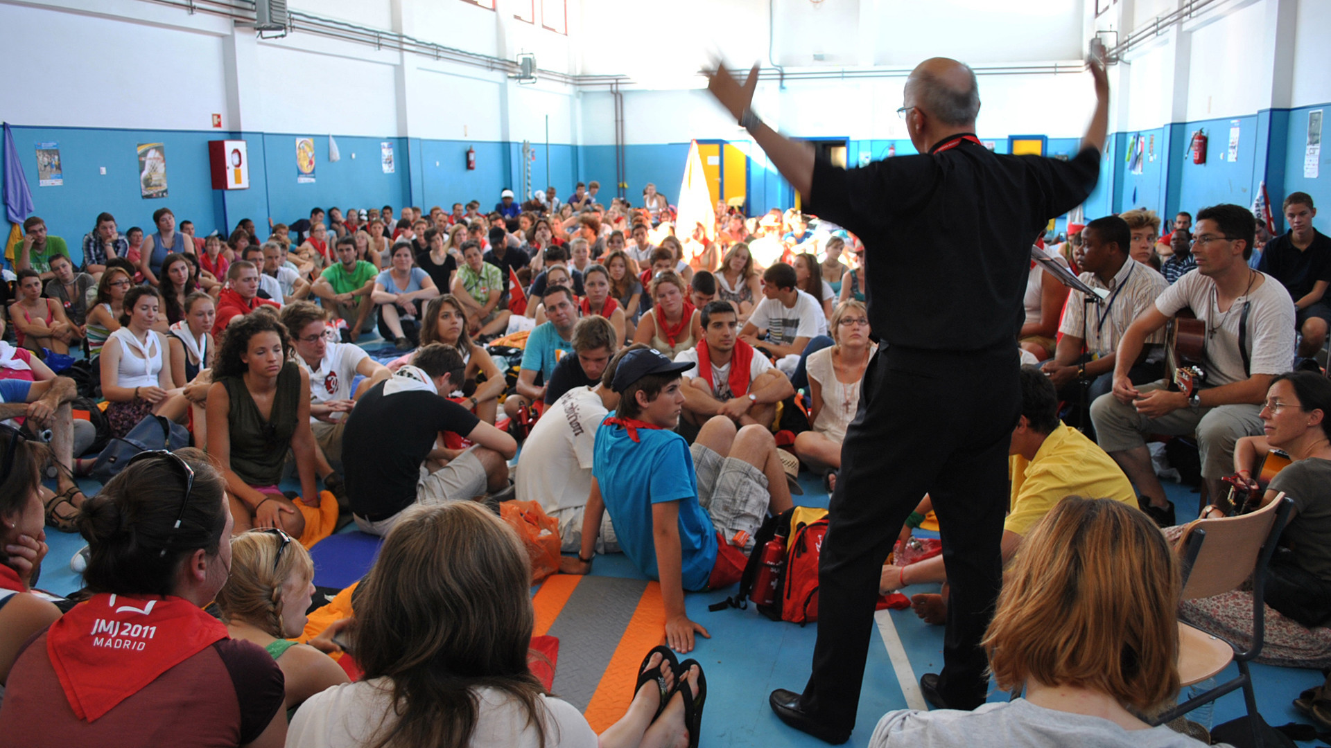 Mgr Marian Eleganti, évêque des jeunes, lors de la JMJ de Madrid, 2011 (Photo: Pierre Pistoletti)