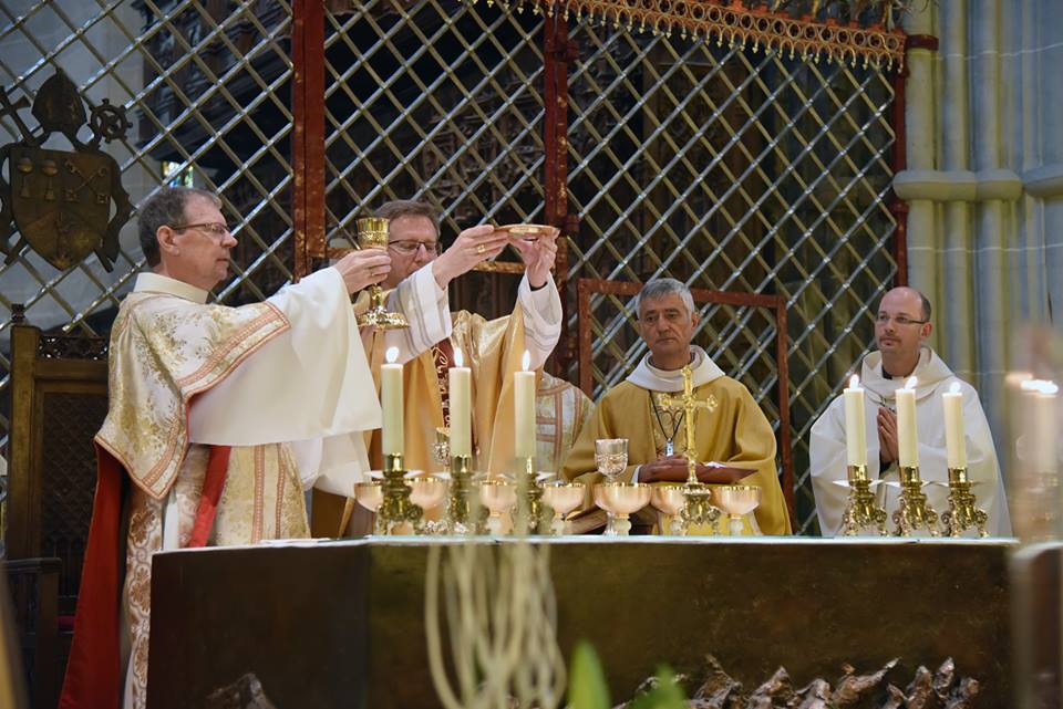 JMJ Fribourg 2015 Messe à la cathédrale Saint-Nicolas (photo: Pierre Pistoletti) 