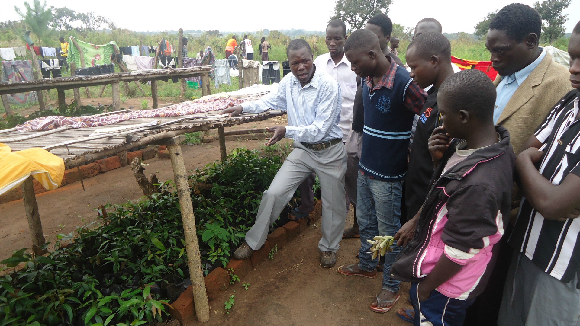 Omoana participe à la construction d'un Centre et forme des étudiants en agriculture biologique en Ouganda. (Photo: AssociationOmoana)