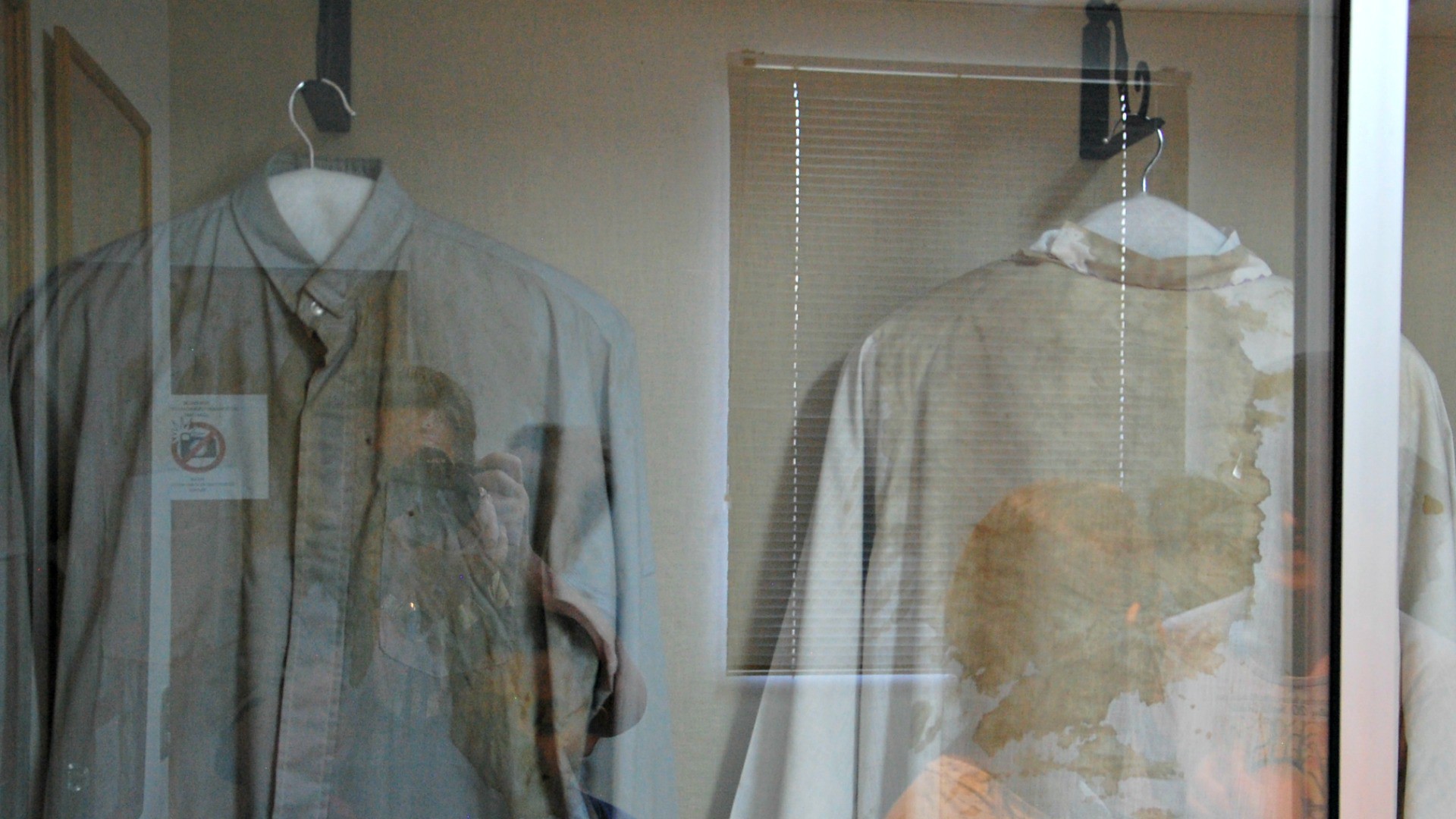 Salvador La chemise ensanglantée de Mgr Oscar Romero, dans sa maison de l'hôpital de la Divine providence | ©  Jacques Berset 