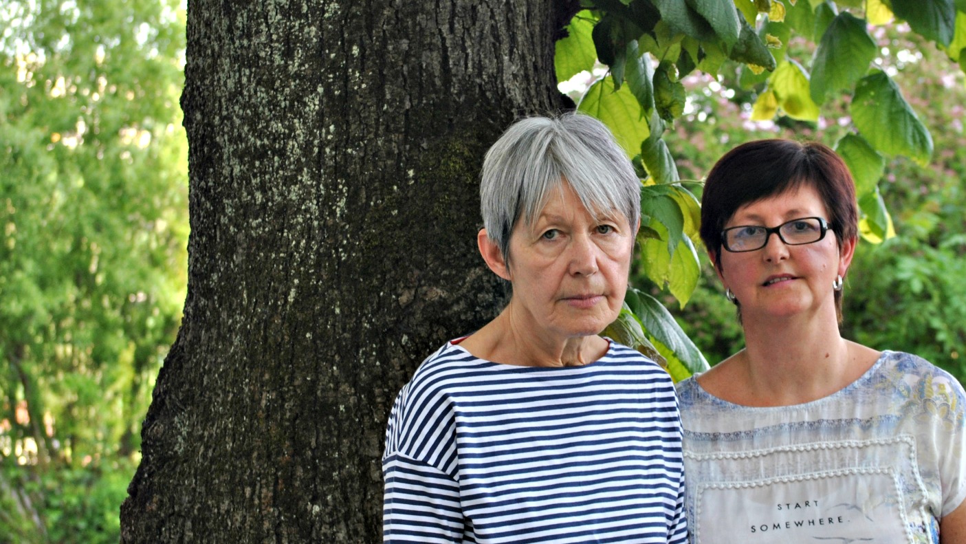 Rose Steinmann (g.) et Agnès Telley accompagnent depuis cinq ans les personnes en deuil (Photo:Raphaël Zbinden)