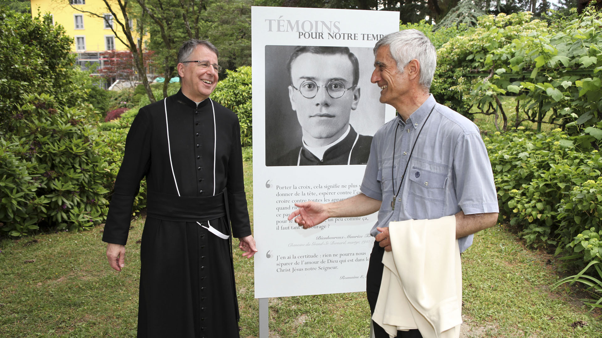 Mgr Jean Scarcella, Père-Abbé de l'Abbaye de Saint-Maurice, avec Mgr Lovey, évêque de Sion  (Photo: Bernard Hallet) 