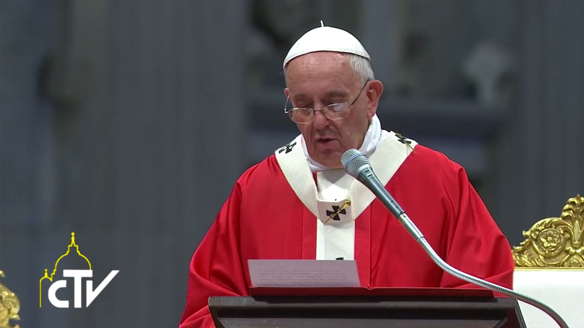 Le pape François lors de la bénédiction des Pallium, 29 juin 2015 (Photo: CTV)