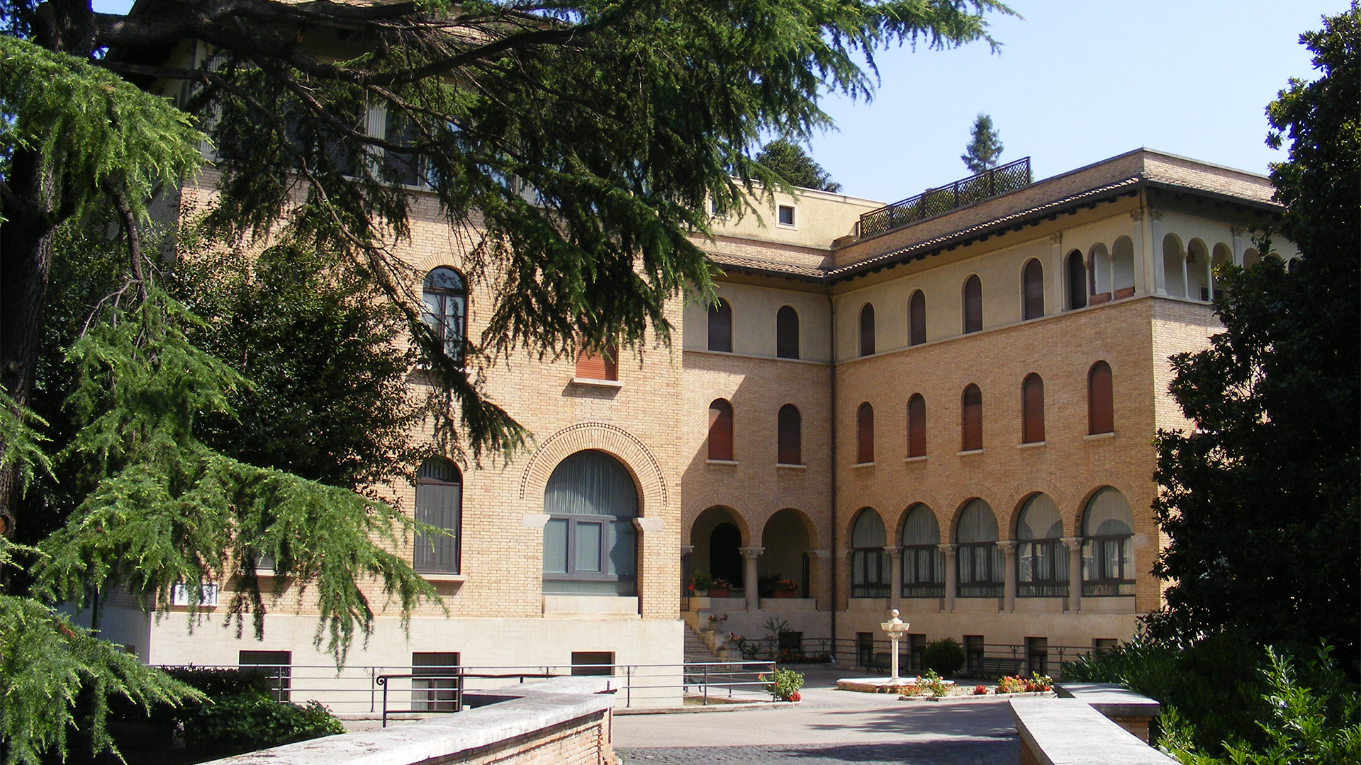 Le collège éthiopien se situe en haut de la colline vaticane, entouré de magnolias et de conifères (Photo: dr)