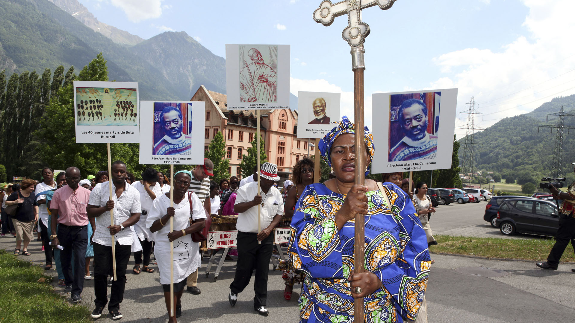 Plusieurs groupes se retrouvent à l'Africanum, parmi lesquels L’Association du Pèlerinage aux Saintes et Saints d’Afrique. | © Bernard Hallet