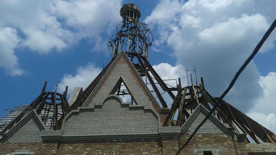 L'église orthodoxe St-Michel de Telmanovo, en Ukraine a été détruite par des bombardements (photo: www.risu.org.ua)