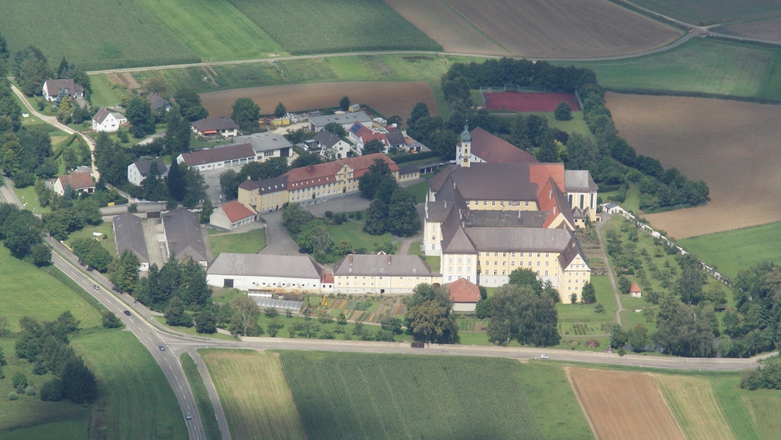 Le monastère de Maria Medingen, à Mödingen, en Bavière, a été la proie d'un incendie le 5 juillet 2015 (photo wikimedia commons Karle3 CC BY-SA 3.0)