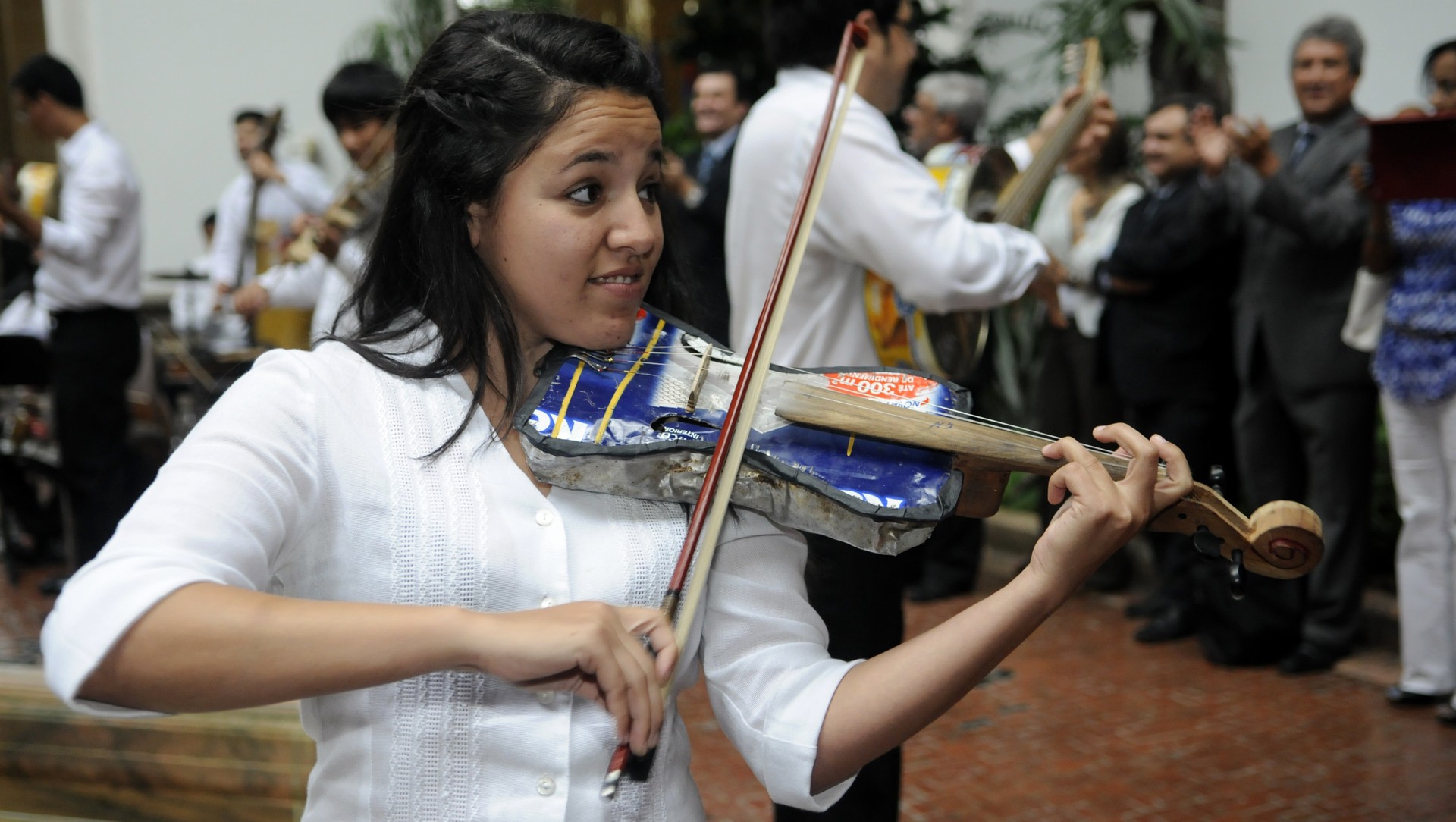 Les instruments en matériaux recyclés de l'orchestre de Cateura, au Paraguay (photo flickr OAS (CC BY-NC-ND 2.0)