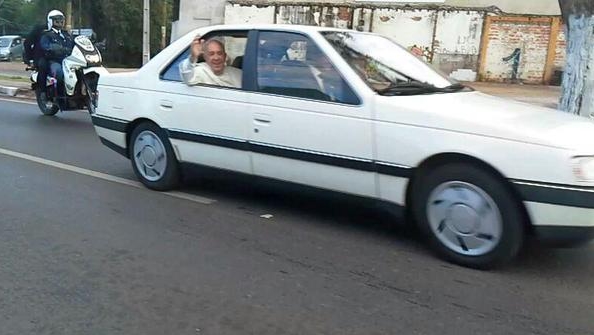 Le pape François se déplace à Asuncion dans la voiture de Jean Paul II, vieille de 27 ans  (photo : twitter) 