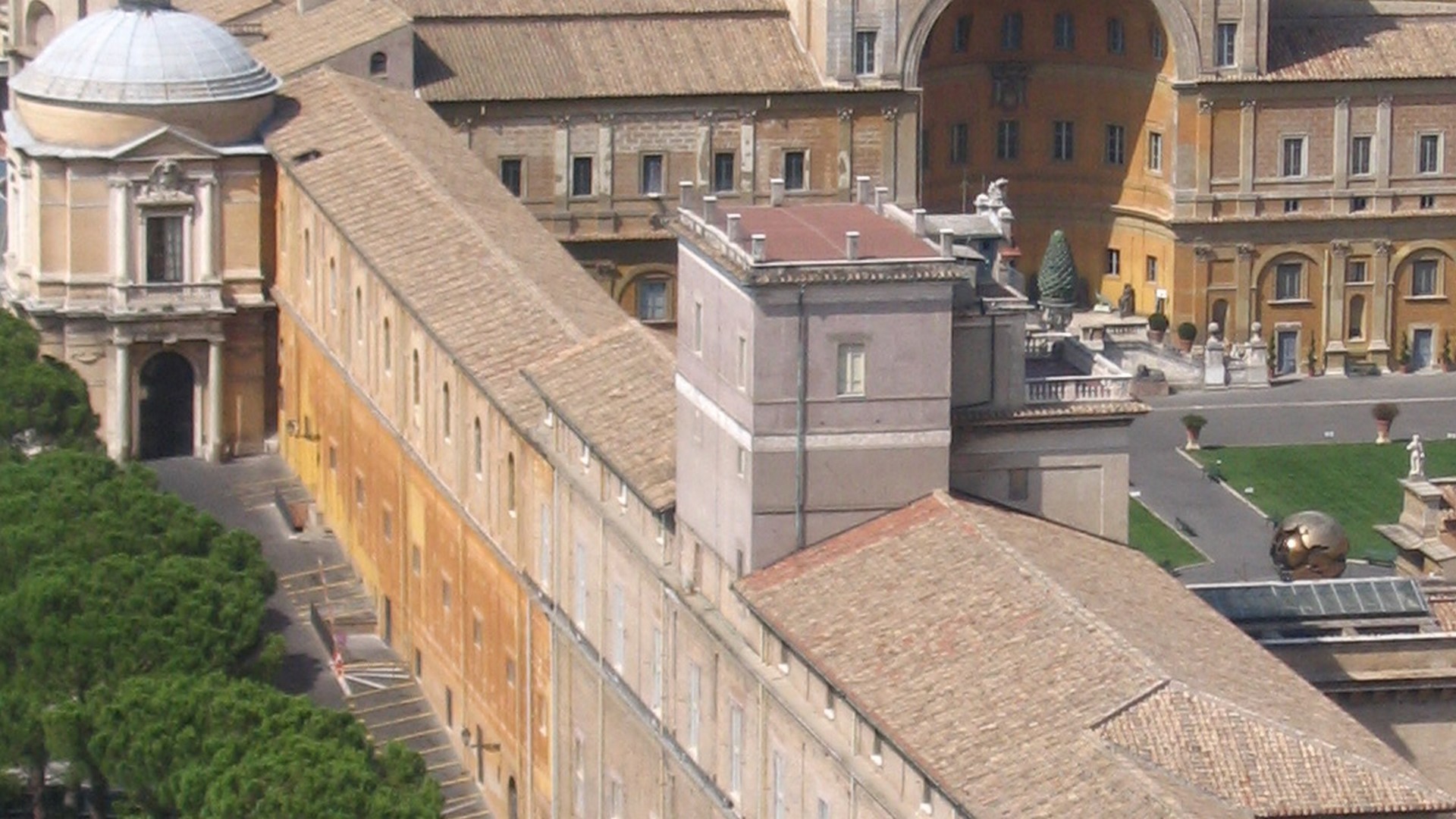 La tour des vents est accolée aux musées du Vatican