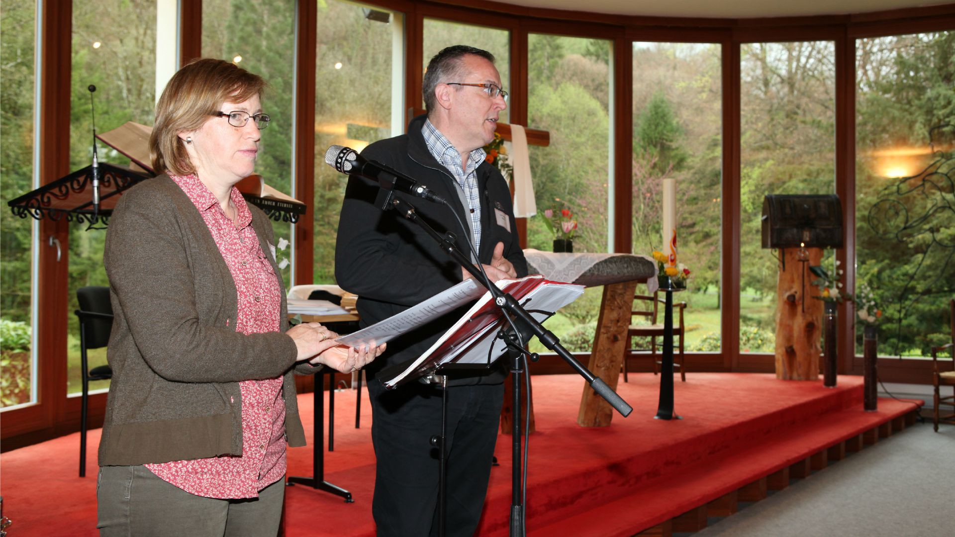 Anne-Elisabeth et Marco Cattaneo, lors d'une rencontre de secteur en avril 2015, au foyer de charité, à Bex. (photo: B. Hallet)