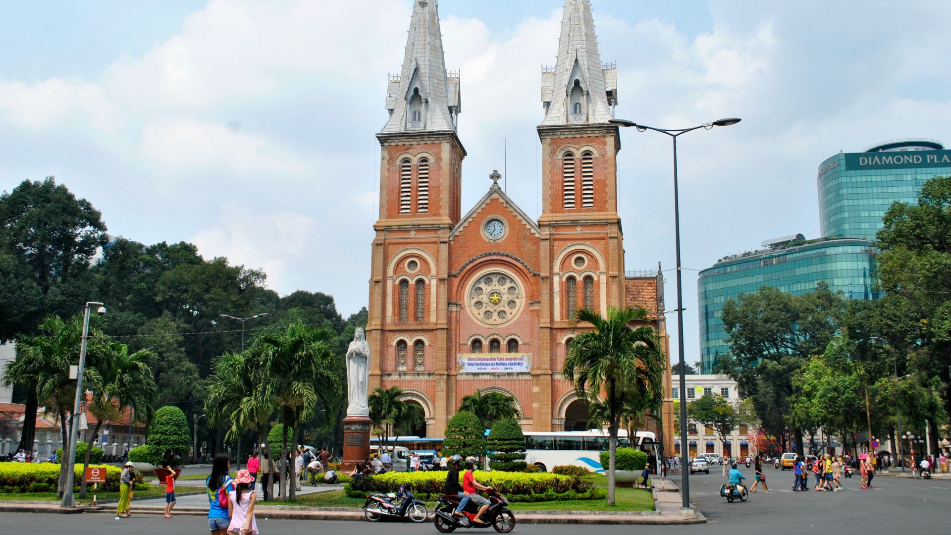 La cathédrale catholique de Ho chi Min-Ville, au Vietnam | © Flickr/GTTN/CC BY-NC 2.0