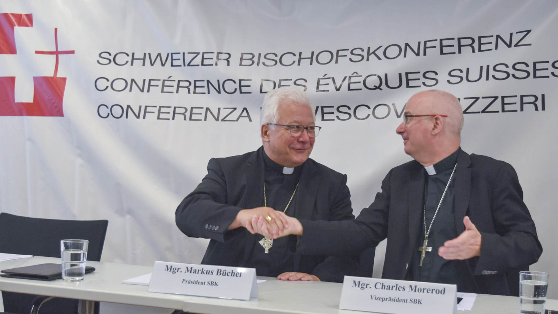 Le président de la CES Mgr Büchel avec Mgr Morerod  (Photo:  Jacques Berset)