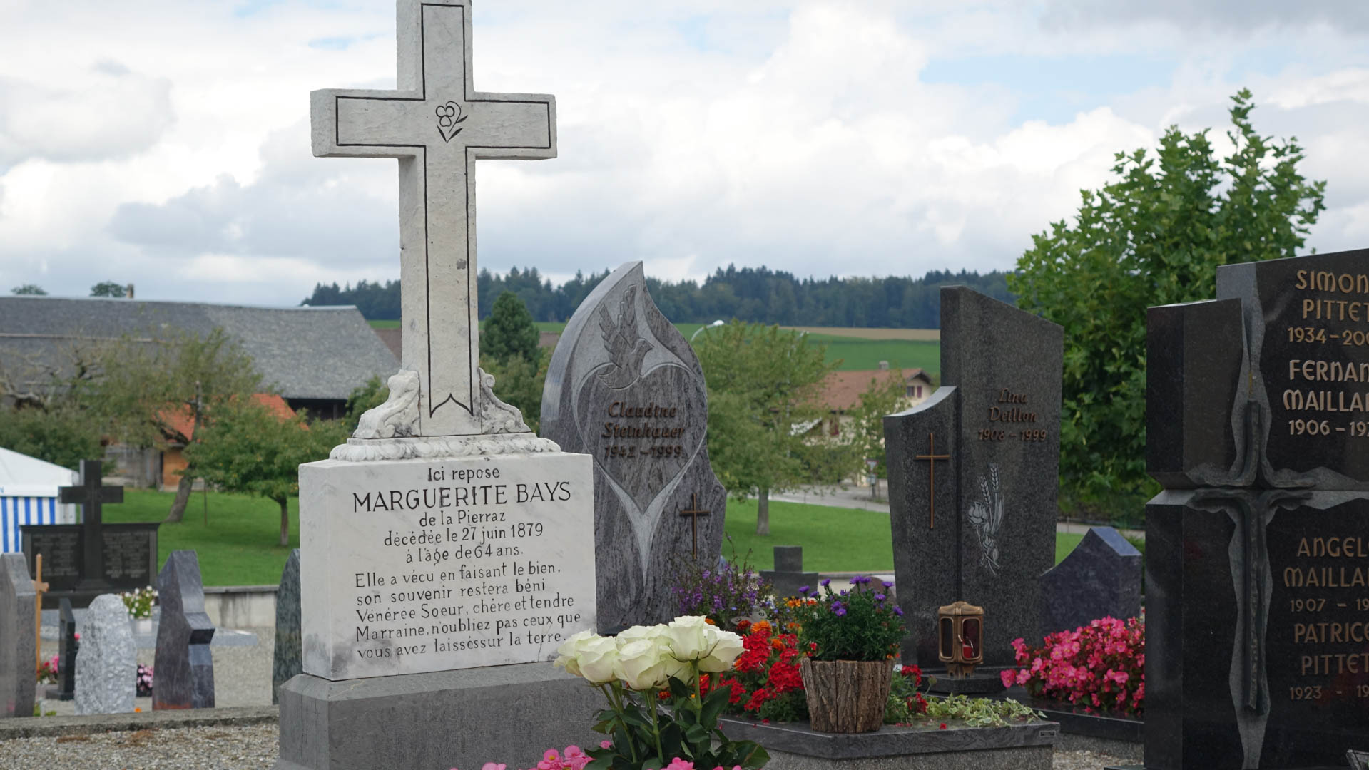 La tombe de la bienheureuse Marguerite Bays au cimetière de Siviriez (photo Maurice Page) 