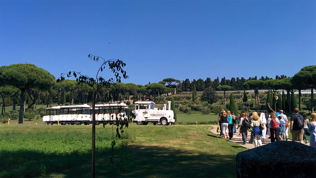 Les touristes peuvent désormais accéder au palais apostolique de Castel Gondolfo (Photo: Twitter/The_Tablet)