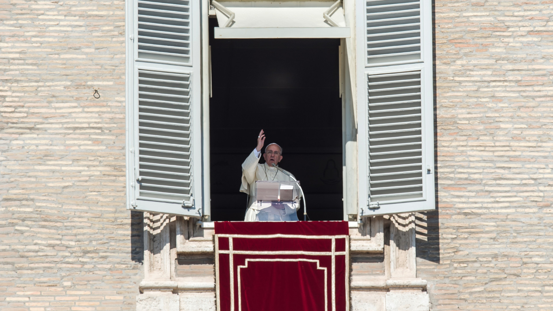 Le pape François, lors de l'Angélus, Place Saint-Pierre | flickr/catholicism/CC BY-NC-SA 2.0
