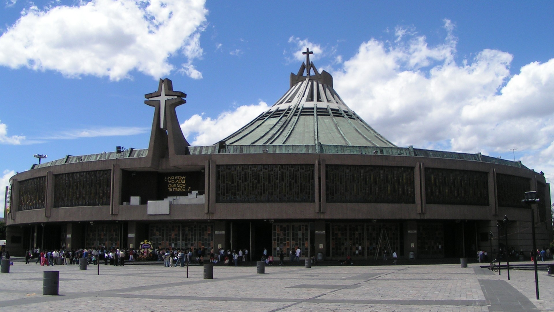 La basilique Notre-Dame de Guadalupe à Mexico (photo Wikimedia commons GFDL)