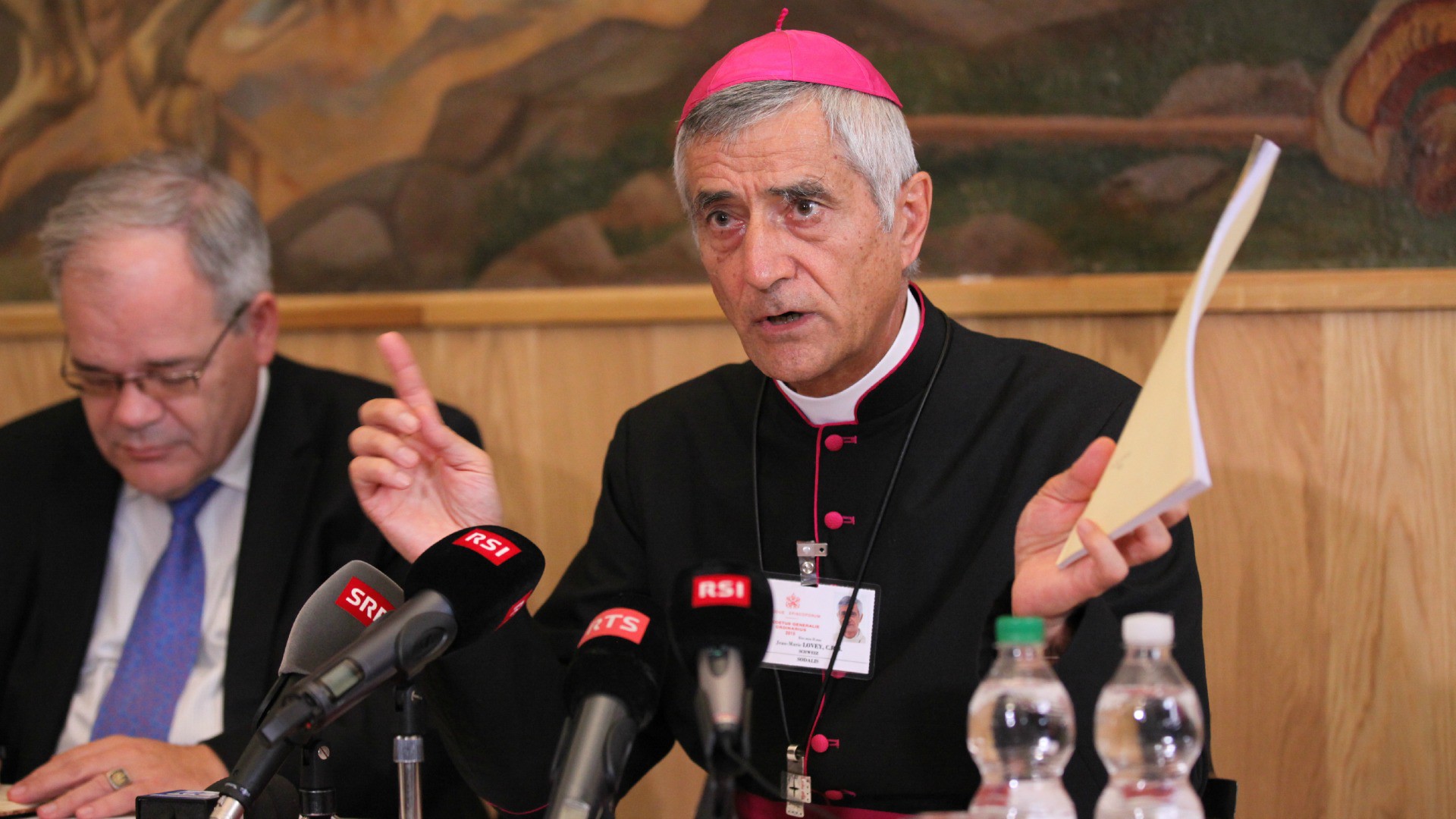 Rome Mgr Lovey au point presse du 24 octobre 2015 lors du synode sur la famille. | © B. Hallet
