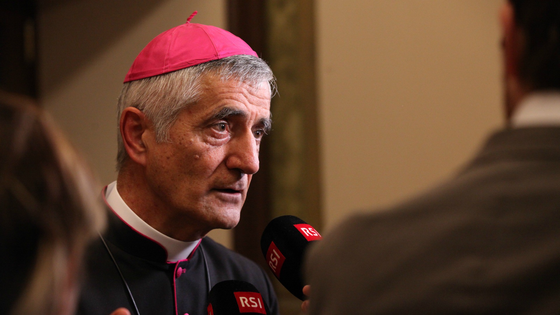 Rome le 24 octobre 2015. Mgr Lovey au du point presse du 24 octobre 2015 lors du synode sur la famille. (Photo: B. Hallet)