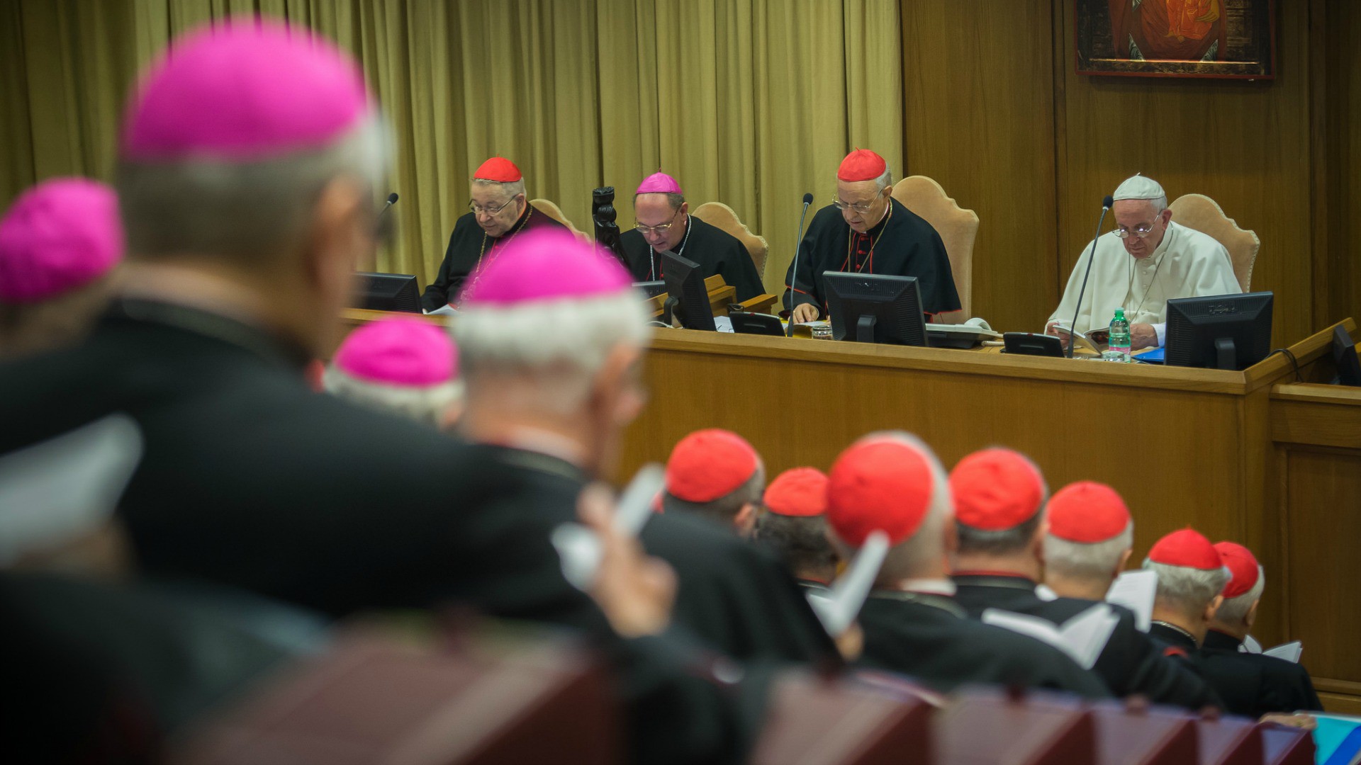 Le pape, lors du synode: "une église synodale est une église de l'écoute". (Photo: Flickr/Mazur/catholicnews.org.uk/CC BY-NC-SA 2.0)