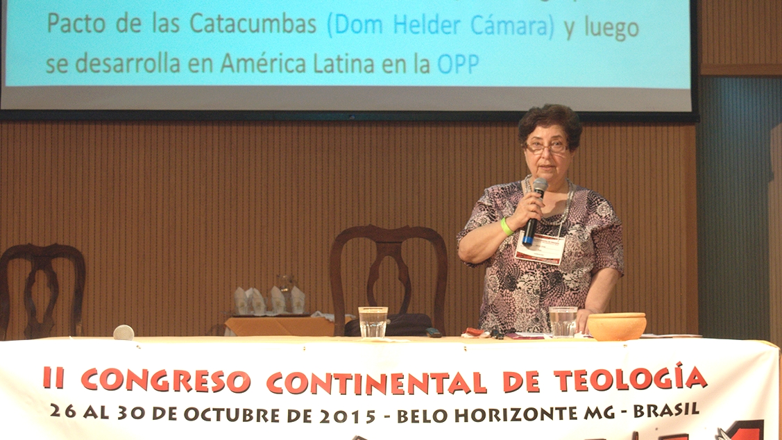 La théologienne péruvienne Cecilia Tovar, lors du Congrès continental  de théologie, à Belo Horizonte, au Brésil  (photo Jean-Claude Gerez) 