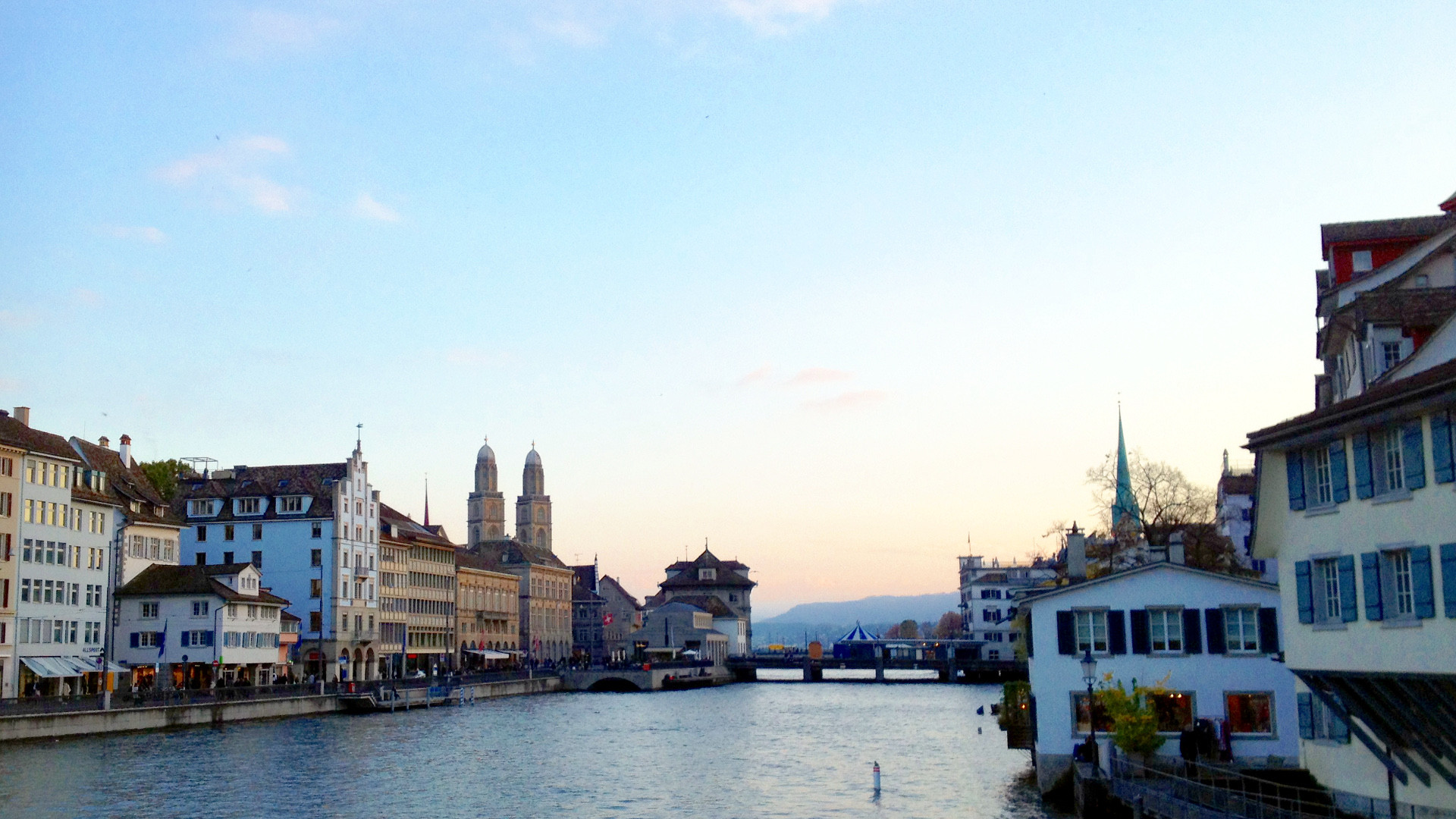 La vieille -ville de Zurich et la Limmat (photo Georges Scherrer) 