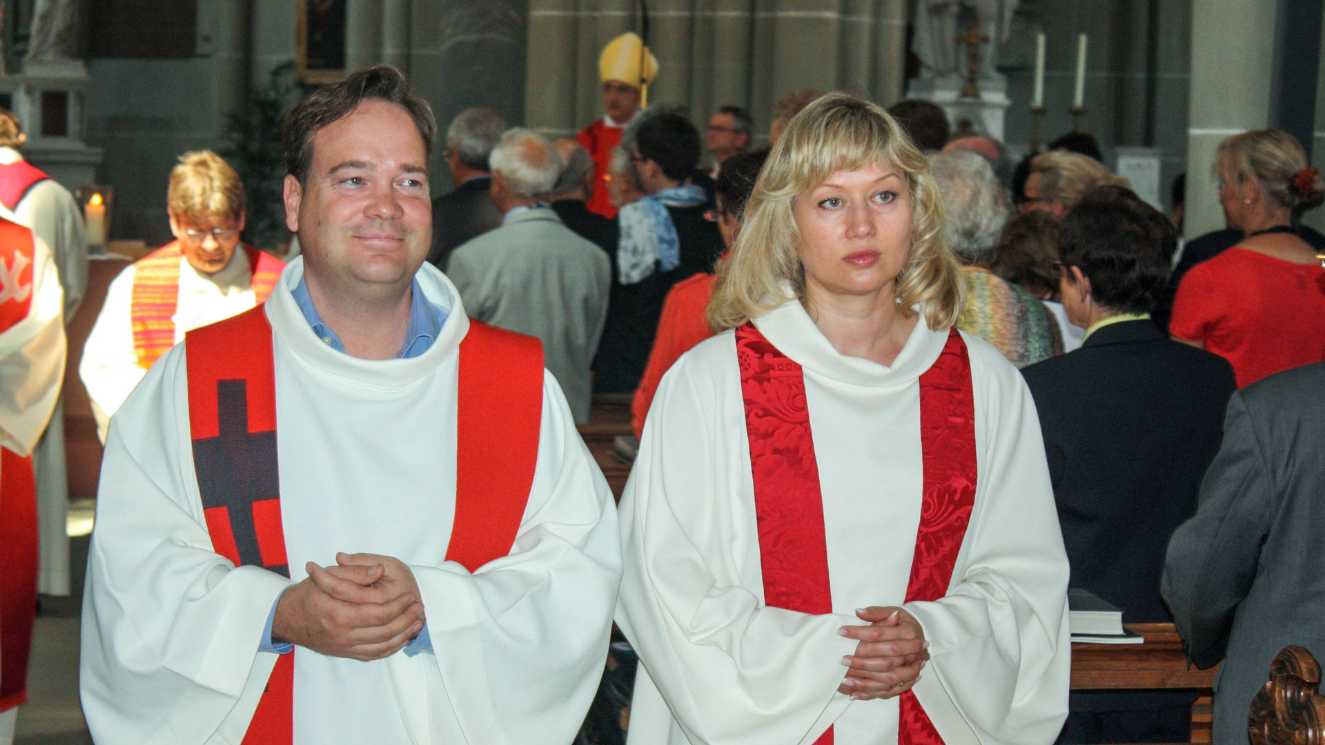 Femme prêtre chez les catholiques-chrétiens  (photo Bernard Litzler) 