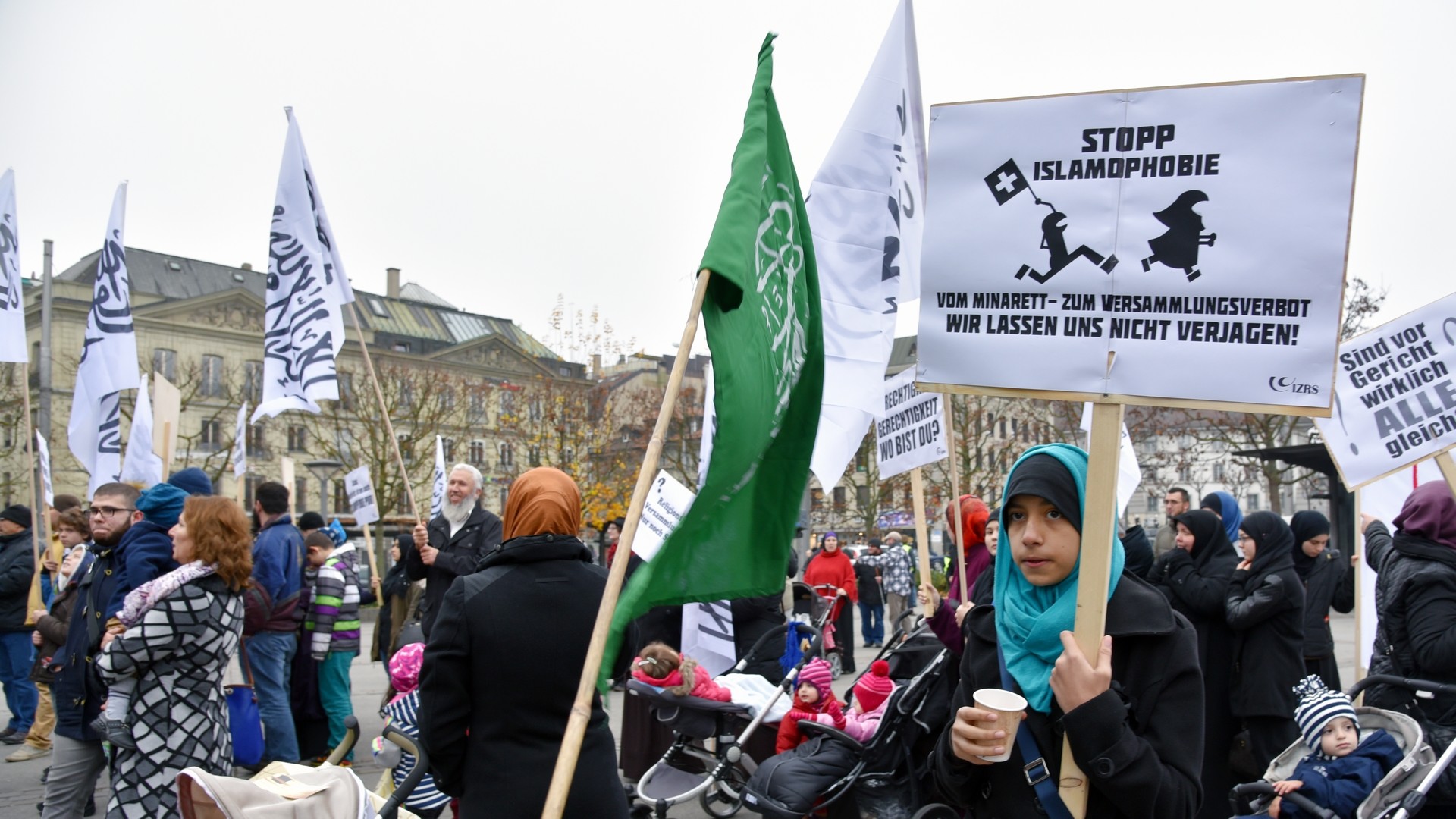 Manifestation du Conseil central islamique de Suisse (CCIS) à Fribourg, le 29 novembre 2014 (photo Pierre Pistolettti) 