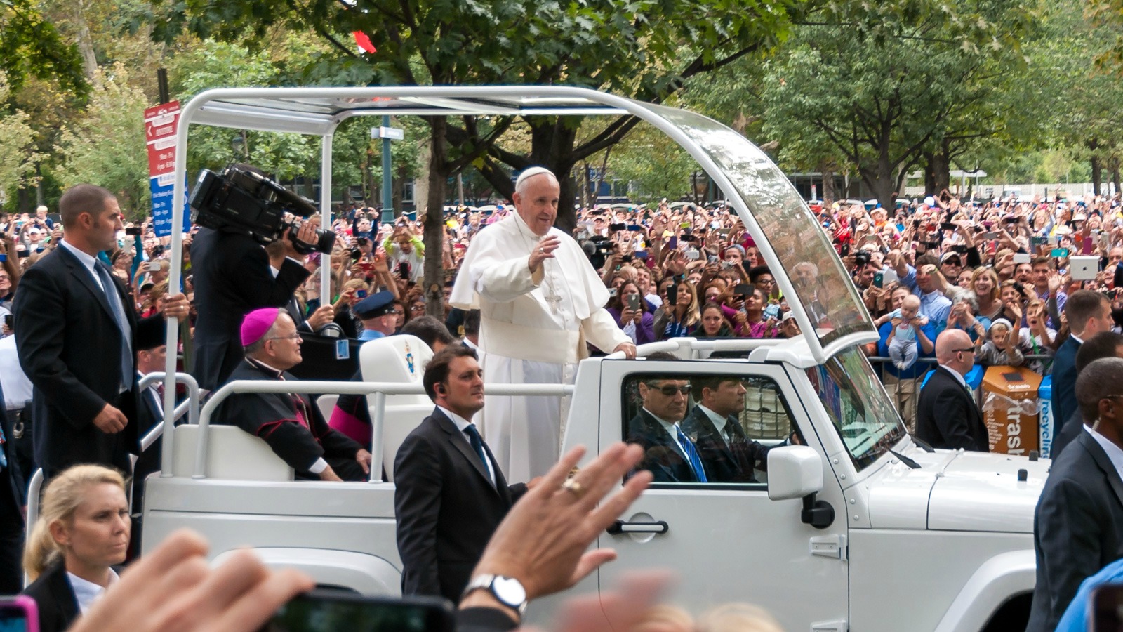 Le pape François a fait un arrêt imprévu pour bénir un enfant handicapé (Photo: pml2008/Flickr/CC BY-SA 2.0)