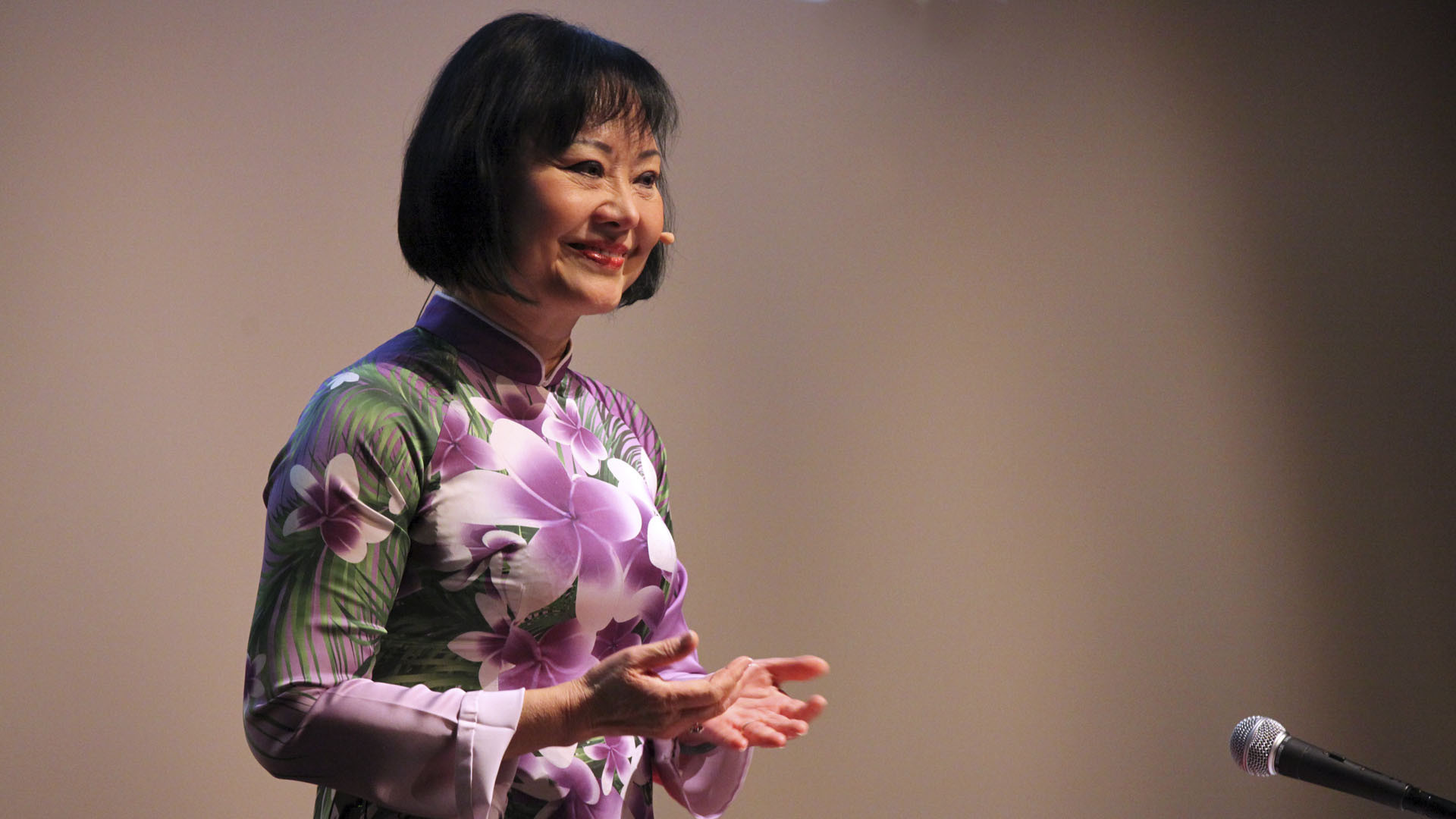 Journées Nicolas et Dorothée de Flüe. Kim Phuc Phan Thi, le 27 novembre 2015, à la salle du collège de Saint-Maurice. (Photo: B. Hallet)