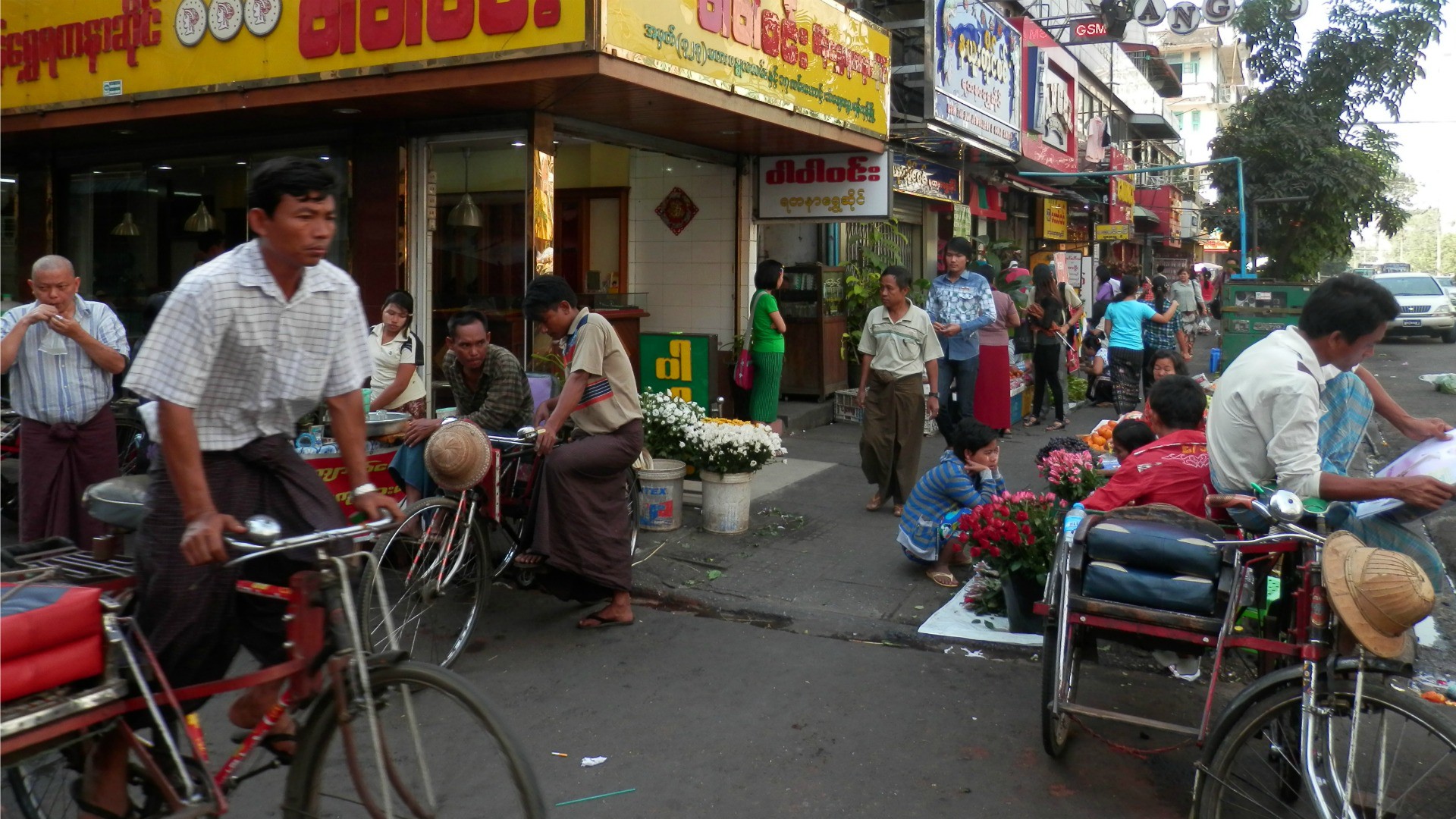 Scène de rue à Rangoun dans l'Etat du Myanmar. L'archevêque espère une grande participation aux élections législatives du 8 novembre 2015. (Photo: Flickr/Dennis S. Hurd/CC BY-NC-ND 2.0)