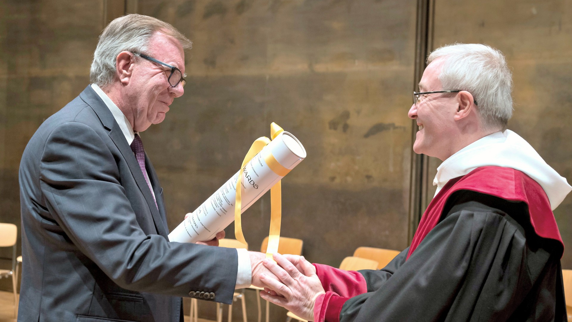 Denis Edwards reçoit son doctorat Honoris Causa (Photo: Université de Fribourg / Charly Rappo)