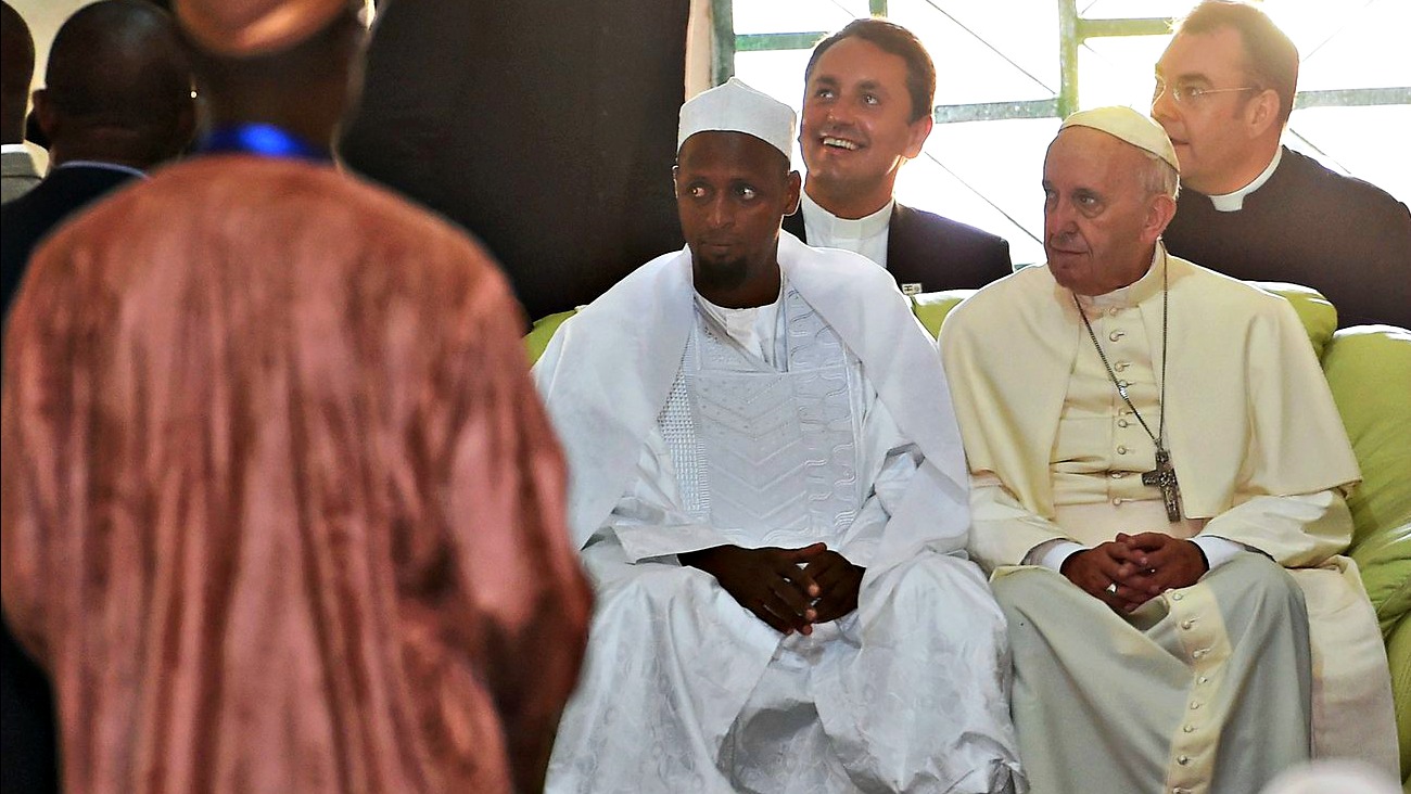 Le pape François à la mosquée centrale de Bangui, en Centrafrique | © EPA ANSA DANIEL DAL ZENNARO/KEYSTONE)