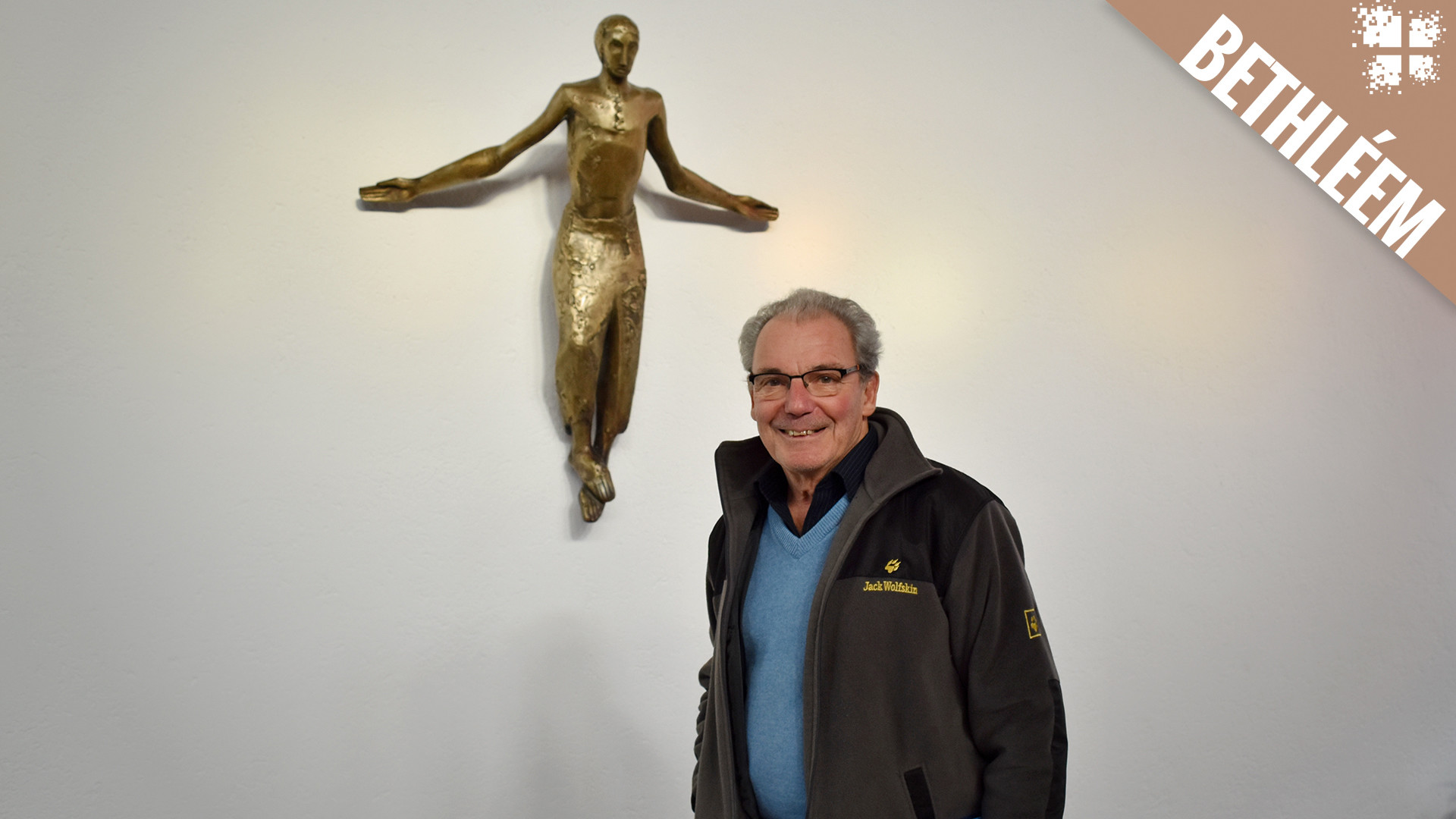 Père jésuite Jean-Bernard Livio, dans la chapelle de Notre-Dame de la Route, à Villars-sur-Glâne (Photo: Jacques Berset) 