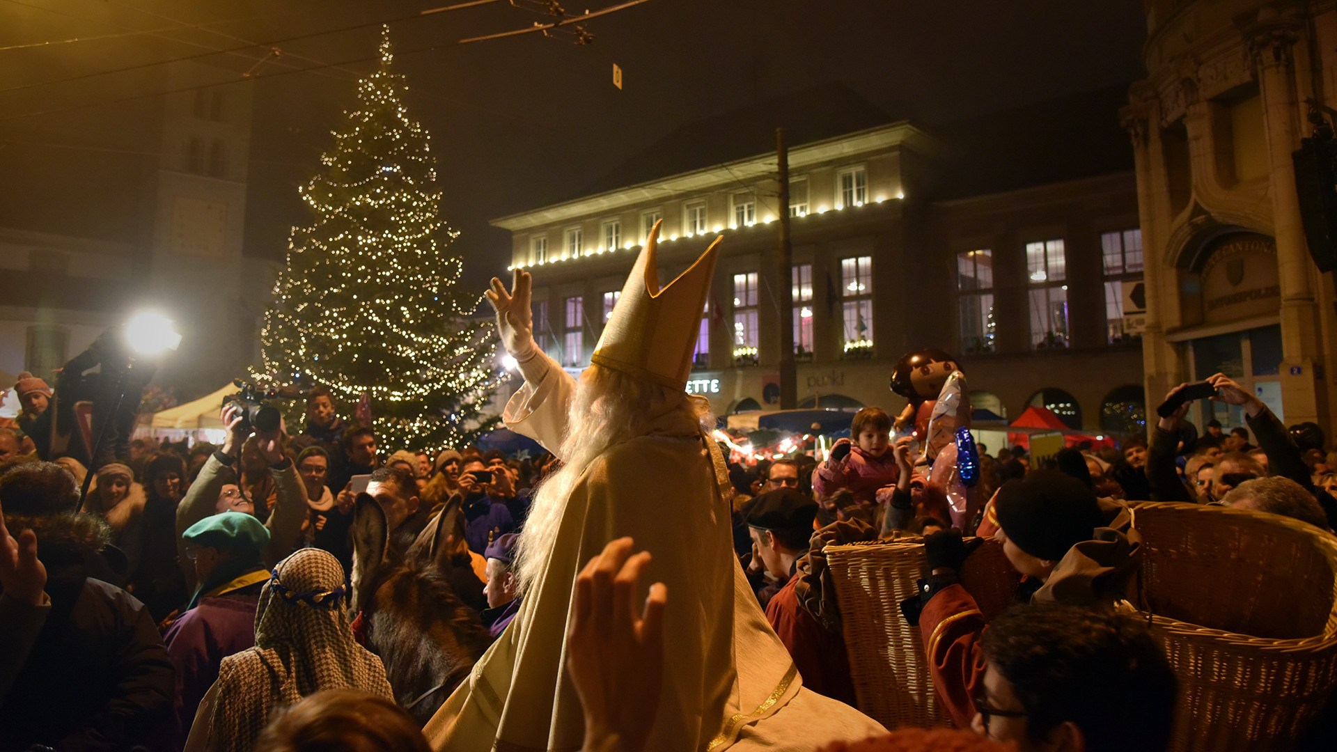 Le cortège de la Saint-Nicolas à Fribourg, le 6 décembre 2015 | © Pierre Pistoletti