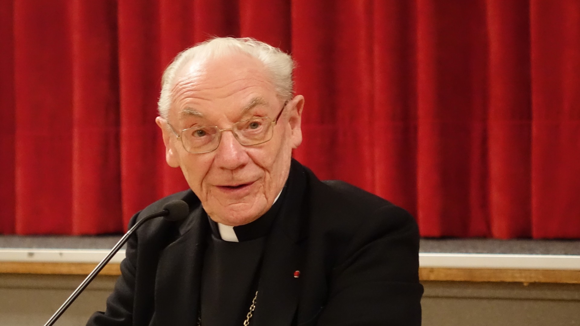 Le cardinal Paul Poupard, président émérite du Conseil pontifical pour la culture et du Conseil pour le dialogue interreligieux (photo Maurice Page) 