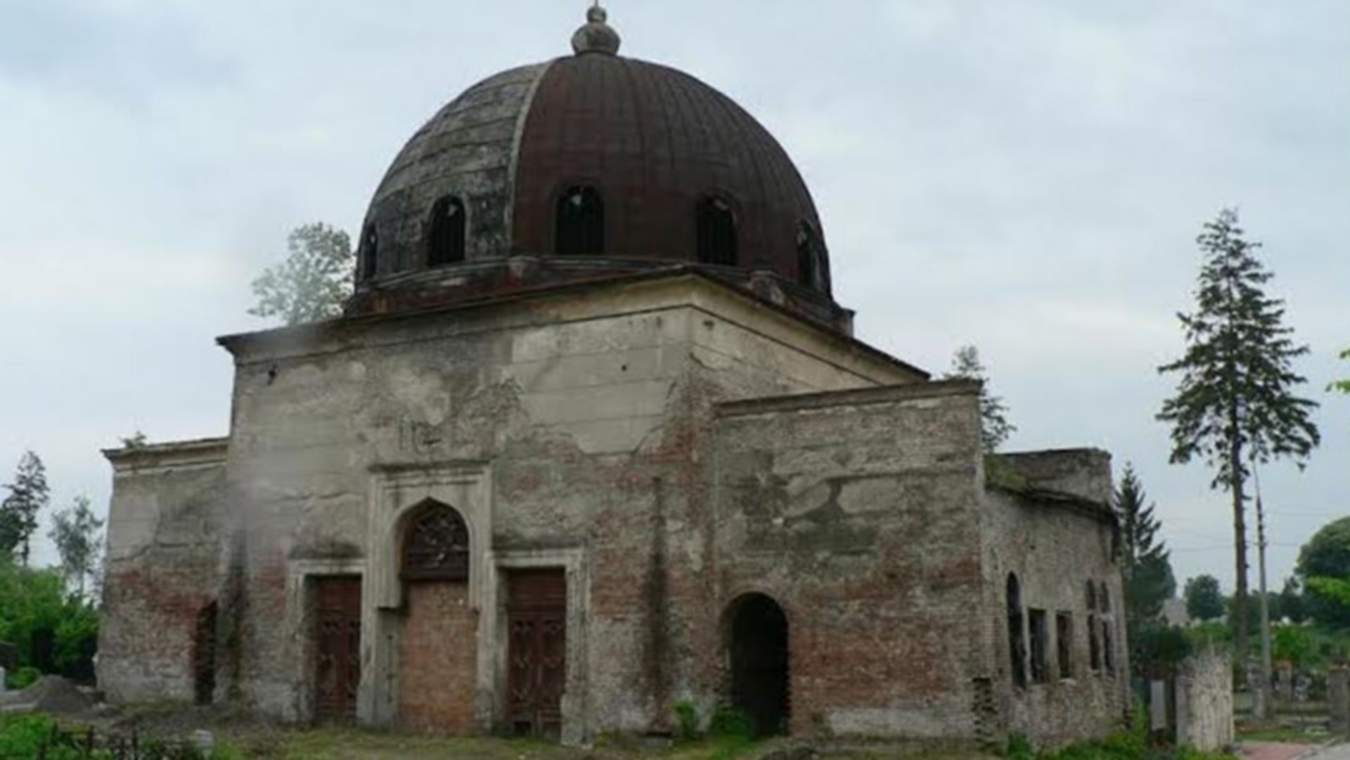 Le " Beit Kadishi" (maison des adieux) du cimetière juif de Tchernivtsi en Ukraine (photo Musée de Tchernivtsi pour l'histoire et la culture des juifs de Bucovine)